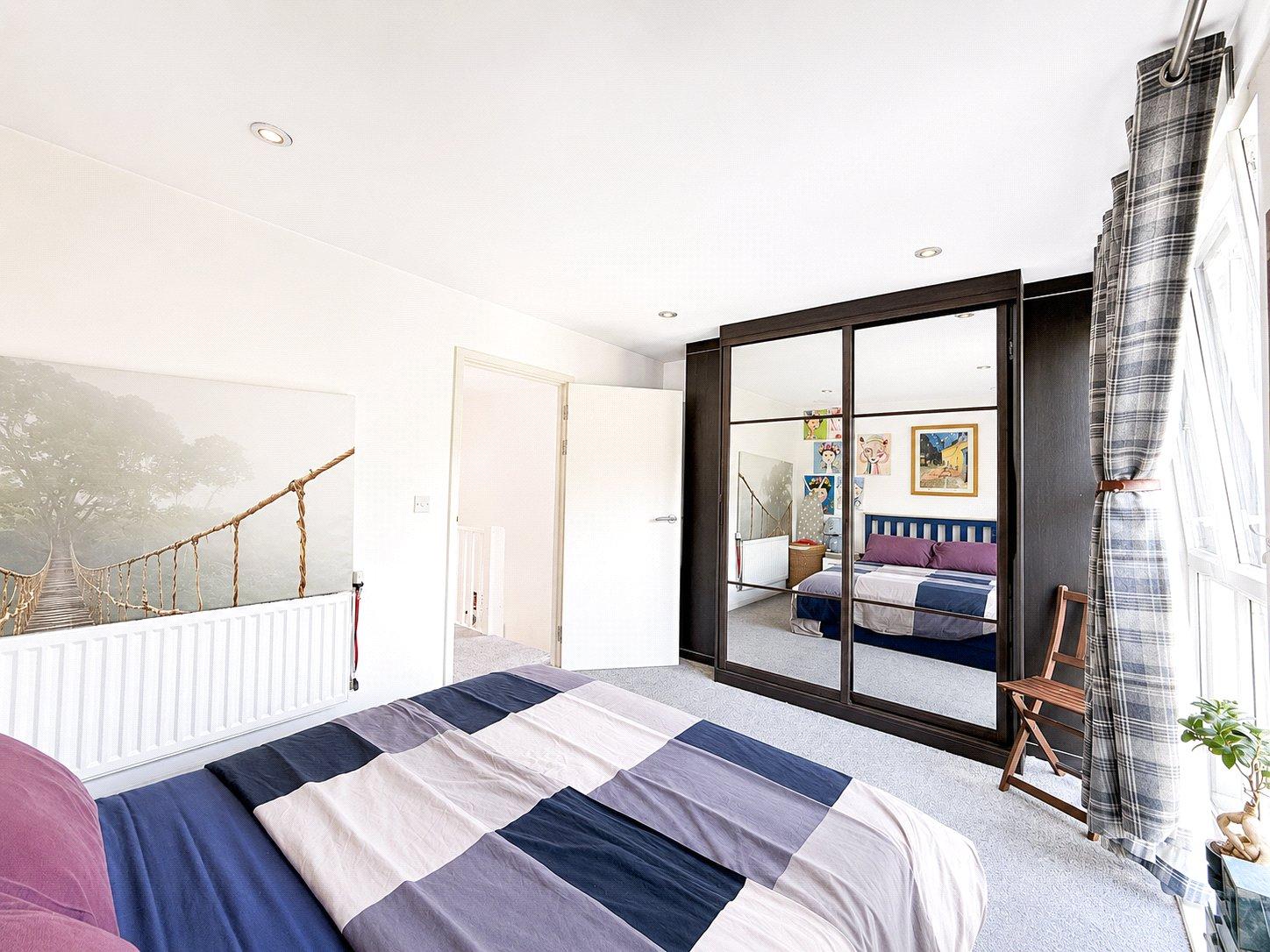 3 bedroom house for sale in London | Robinson Jackson