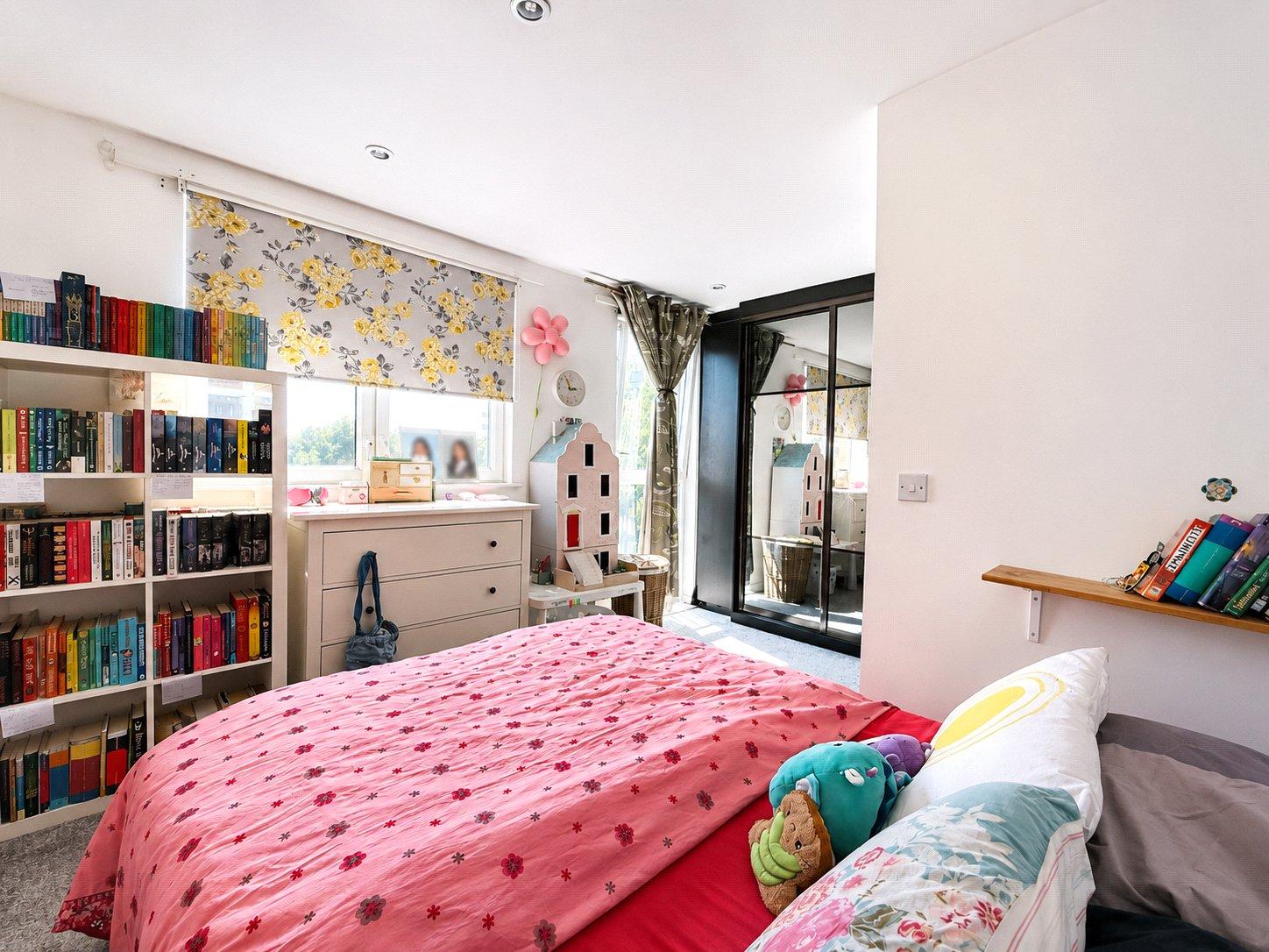 3 bedroom house for sale in London | Robinson Jackson