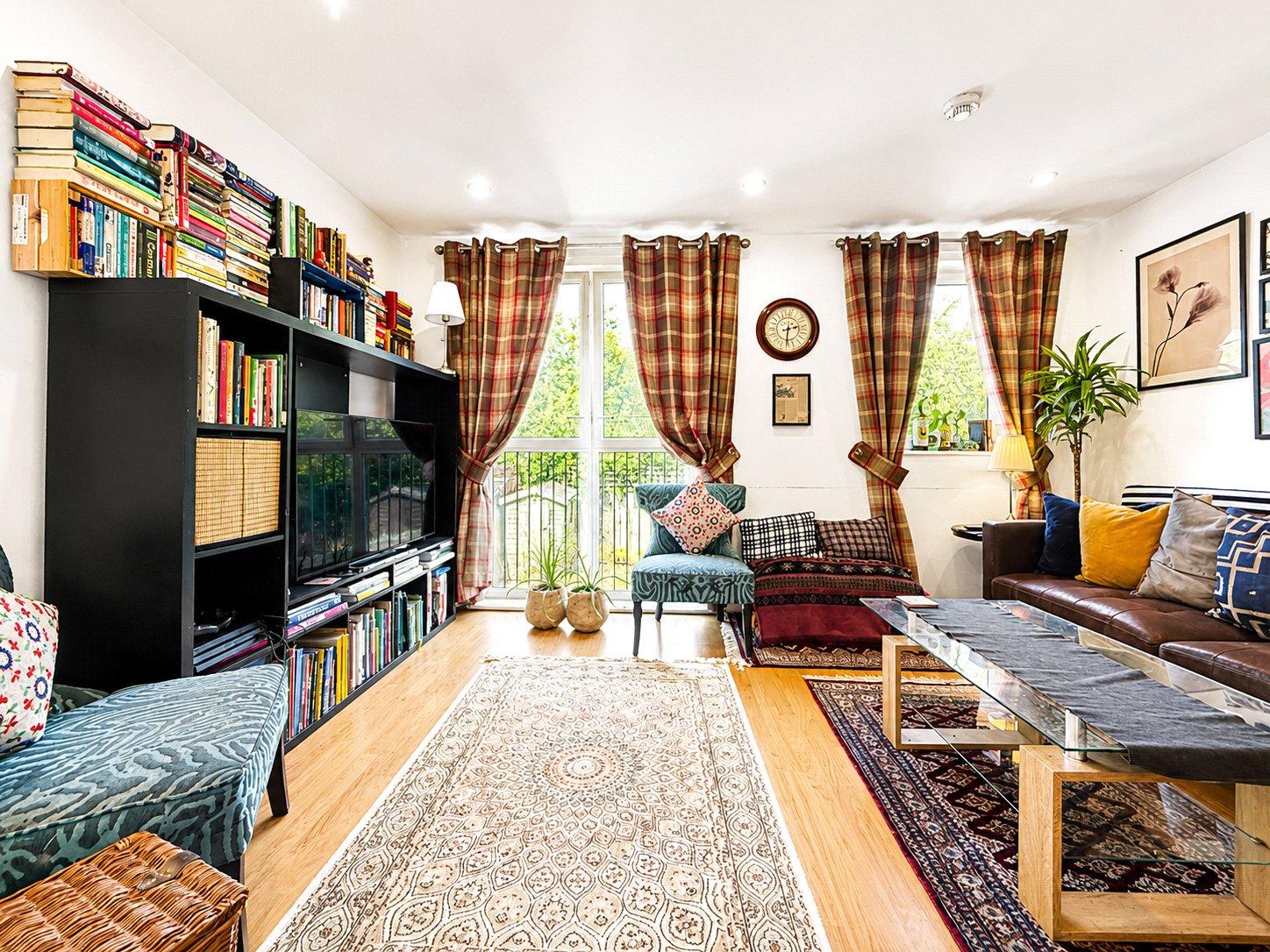 3 bedroom house for sale in London | Robinson Jackson