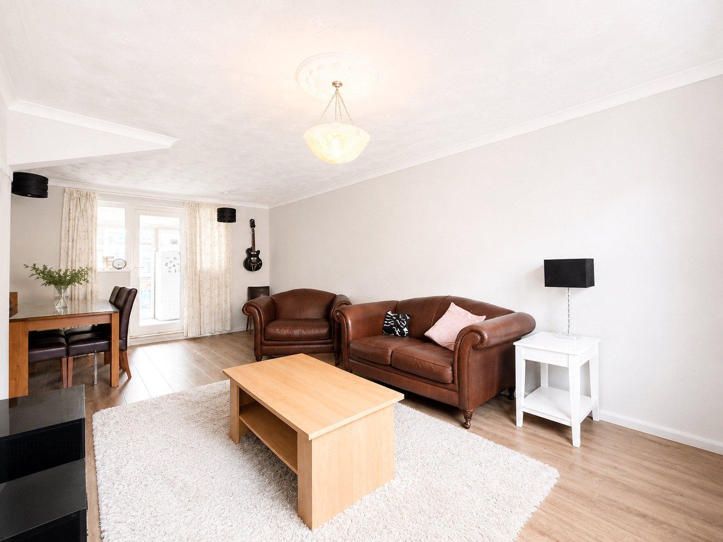 3 bedroom house for sale in London | Robinson Jackson