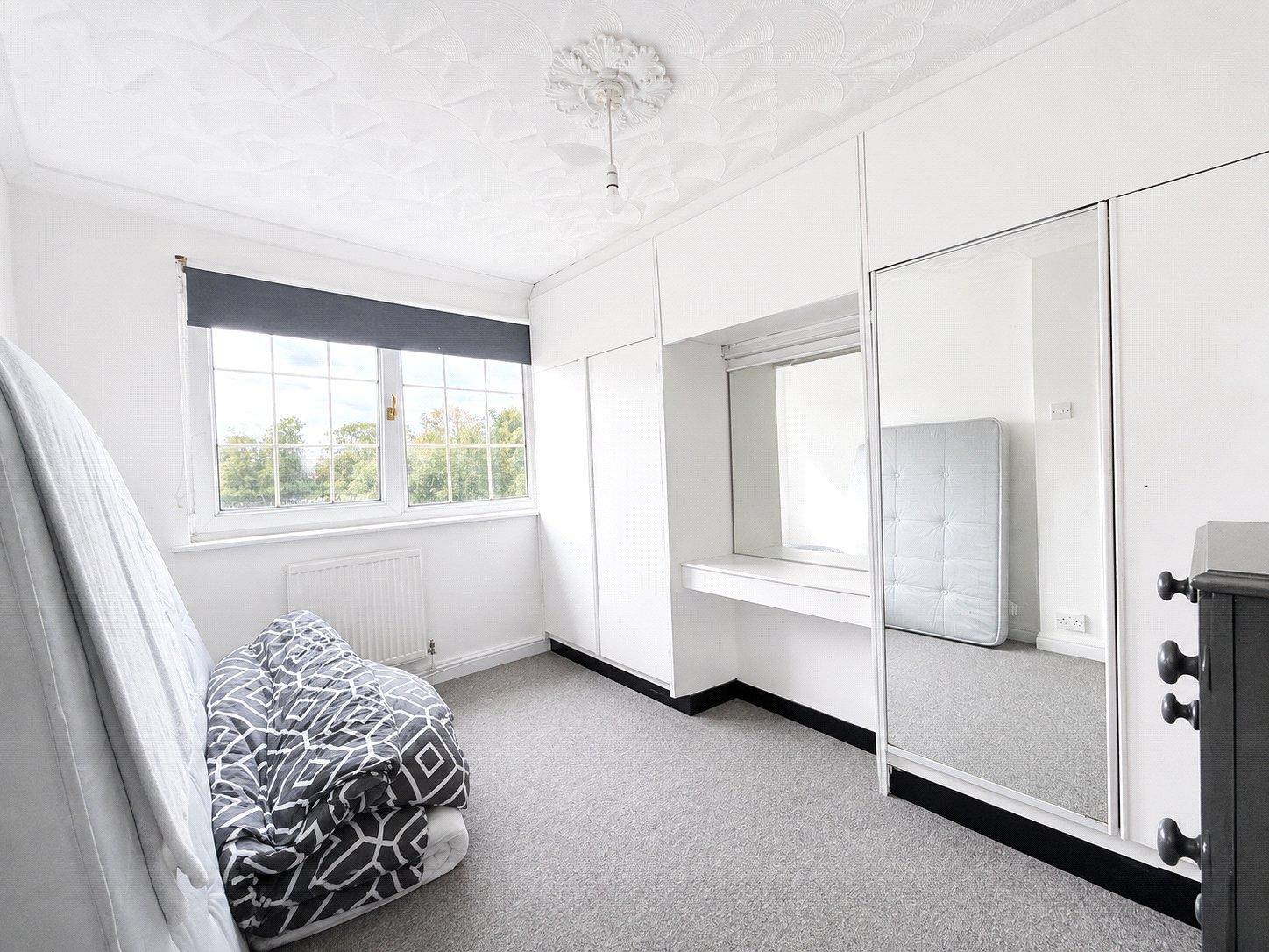 3 bedroom house for sale in London | Robinson Jackson