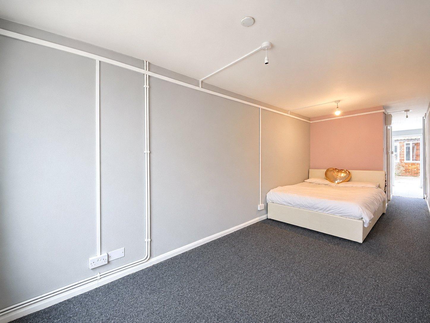 3 bedroom house for sale in London | Robinson Jackson