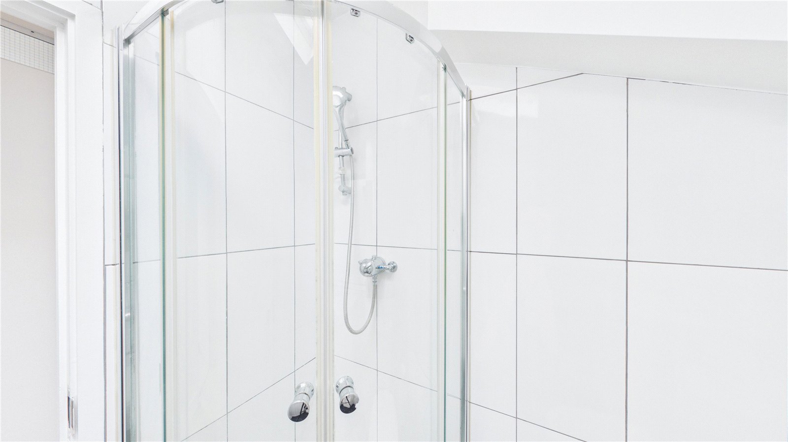 2 bedroom property for sale in London | Robinson Jackson