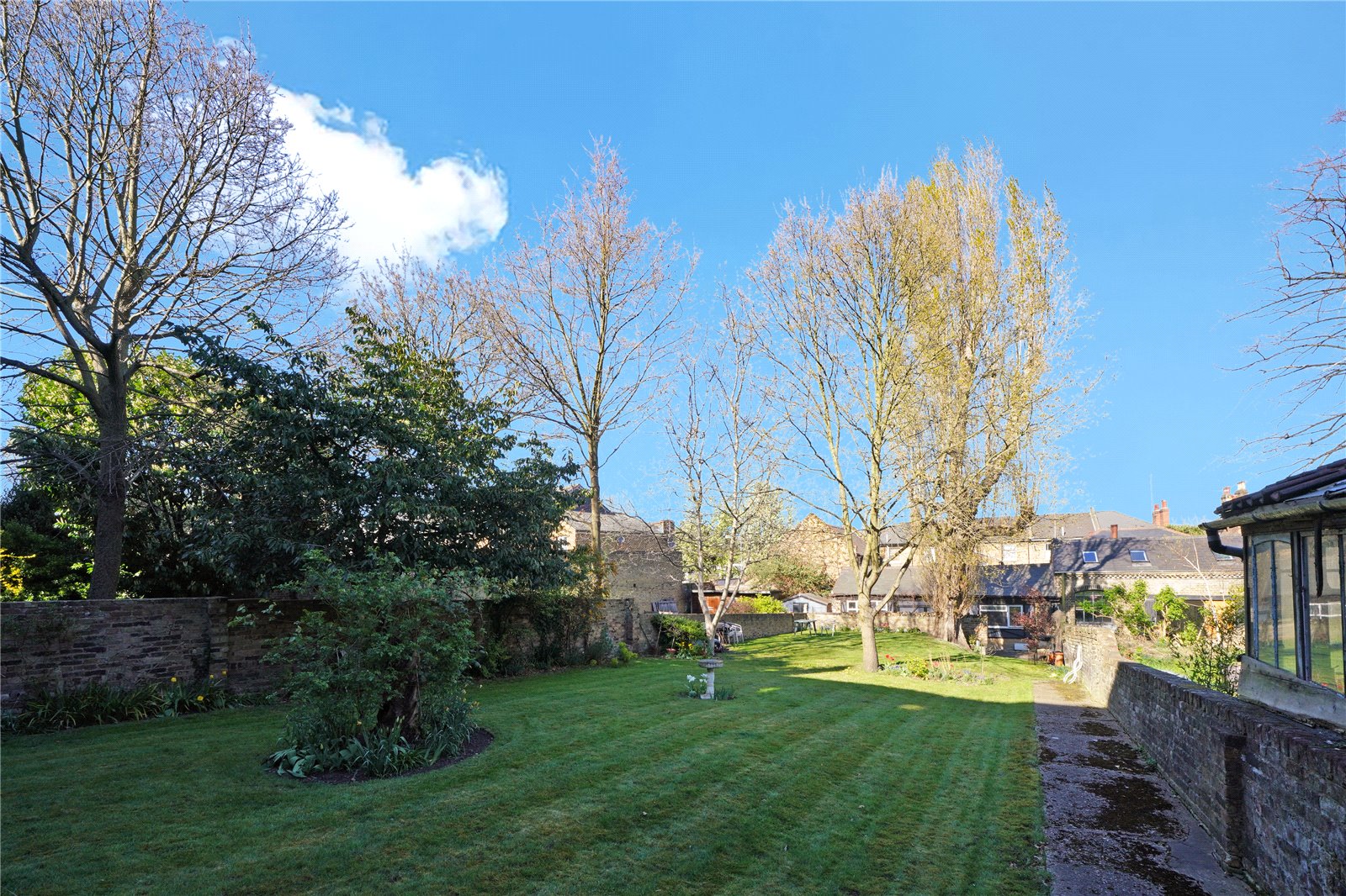2 bedroom property for sale in London | Robinson Jackson