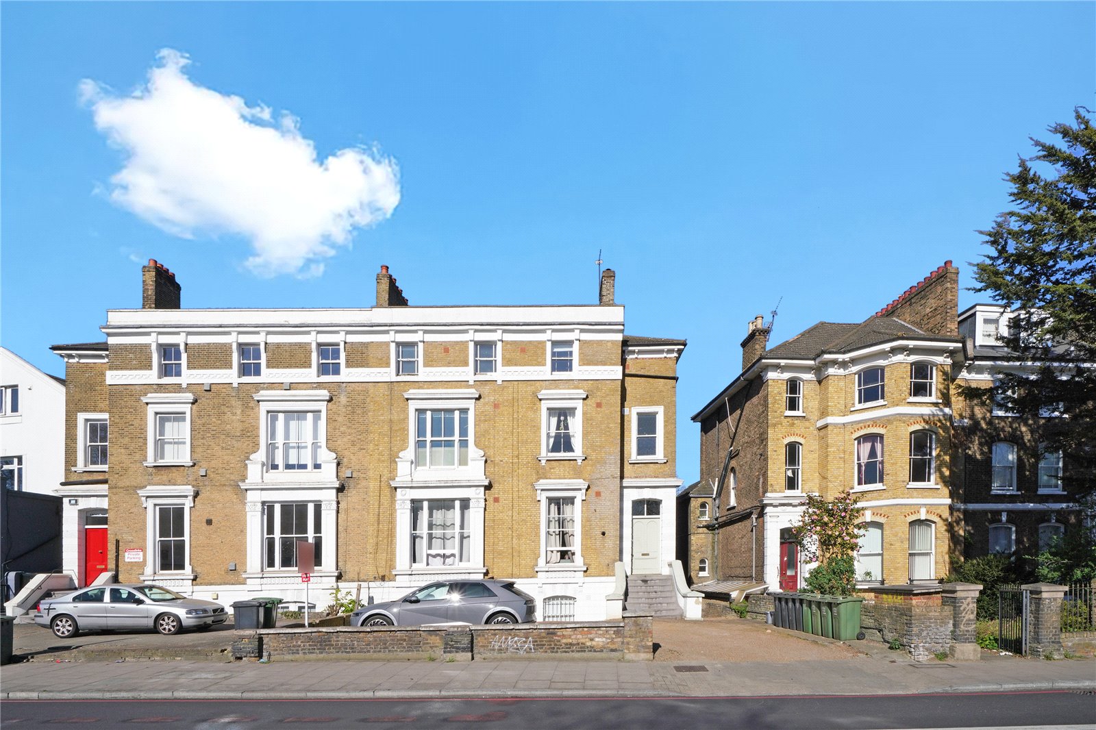 2 bedroom property for sale in London | Robinson Jackson