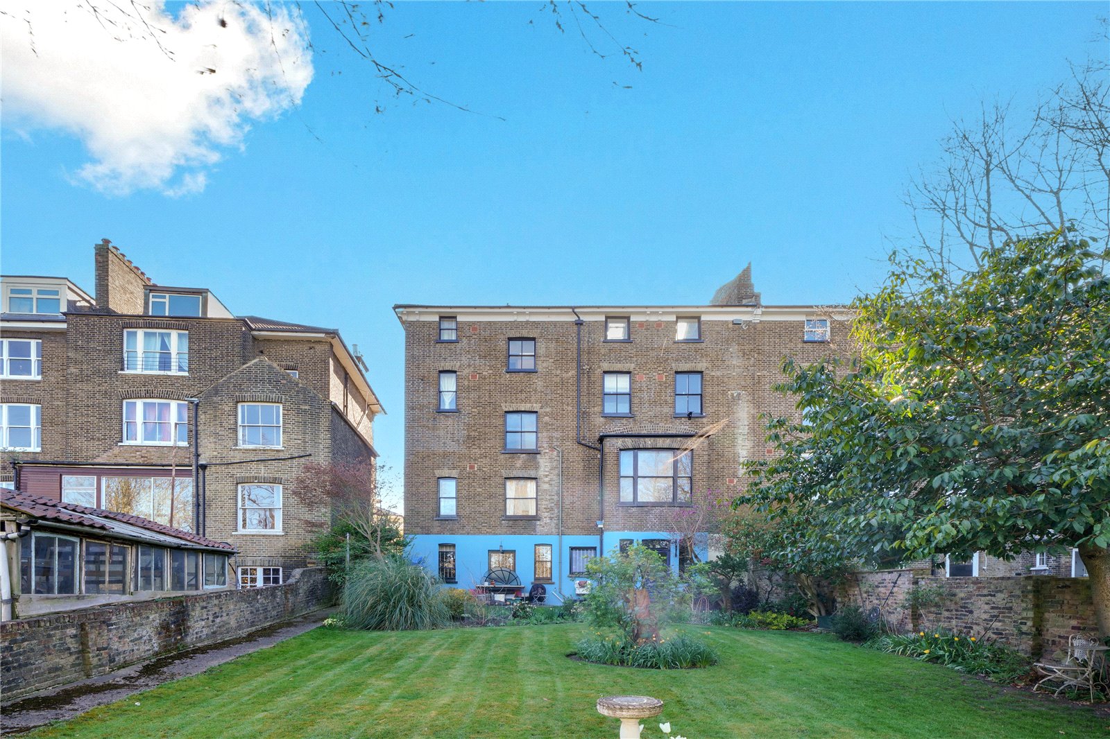 2 bedroom property for sale in London | Robinson Jackson