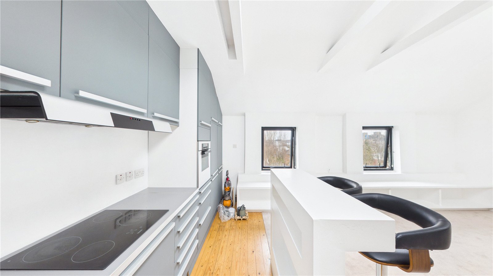 2 bedroom property for sale in London | Robinson Jackson