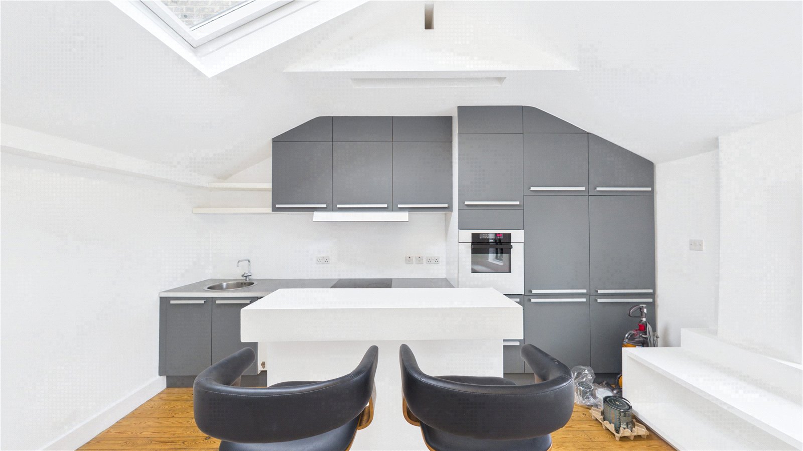 2 bedroom property for sale in London | Robinson Jackson