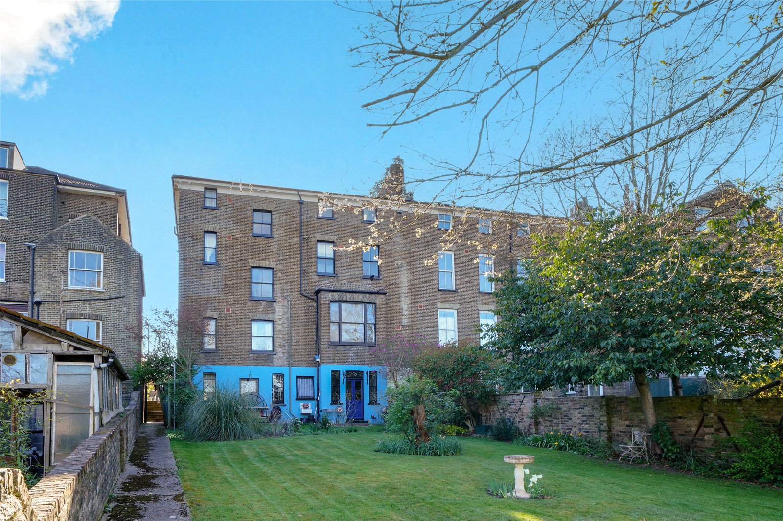 2 bedroom property for sale in London | Robinson Jackson