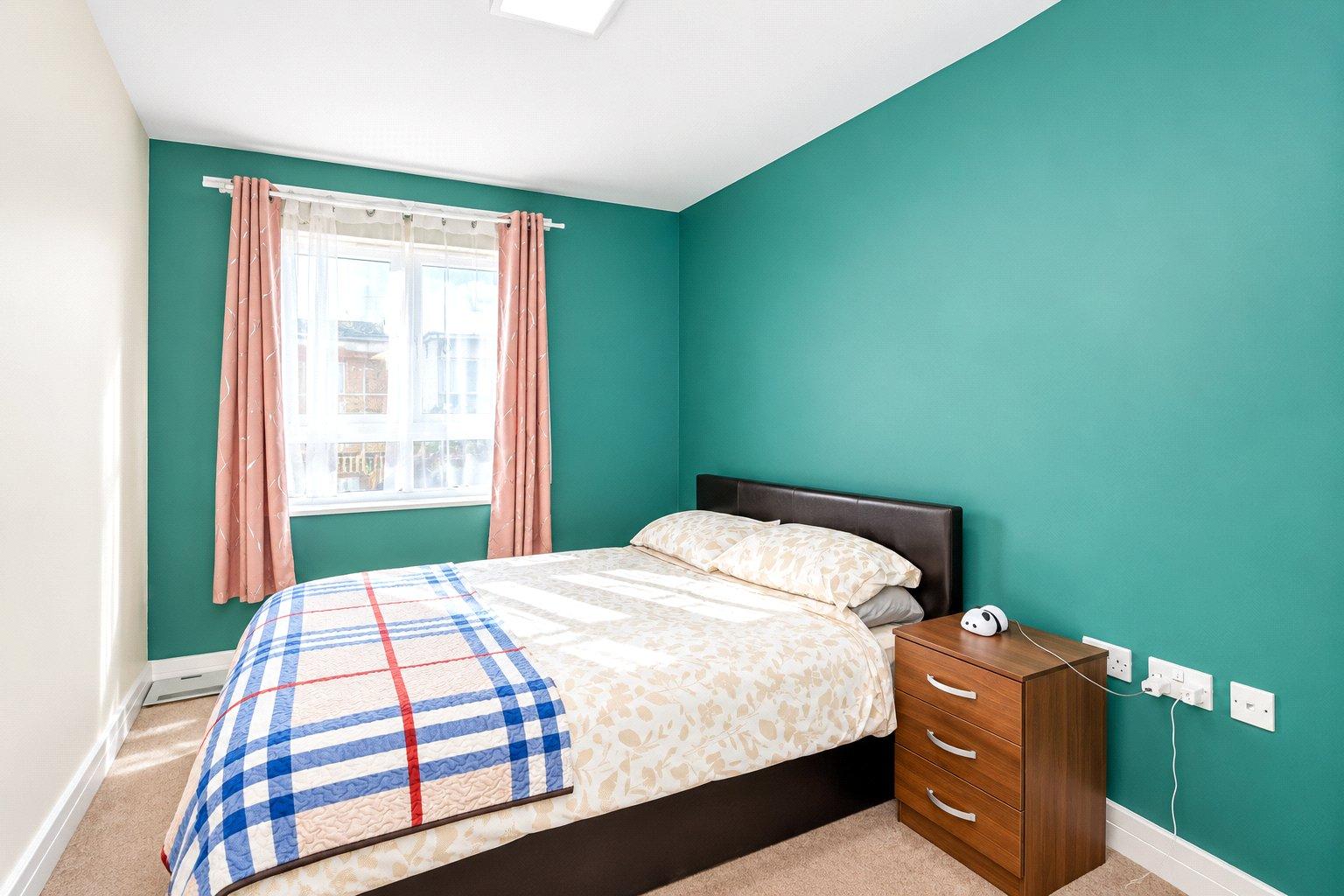 3 bedroom property for sale in London | Robinson Jackson