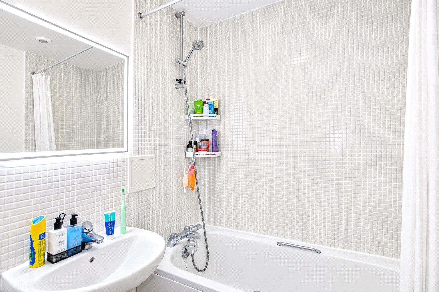 3 bedroom property for sale in London | Robinson Jackson