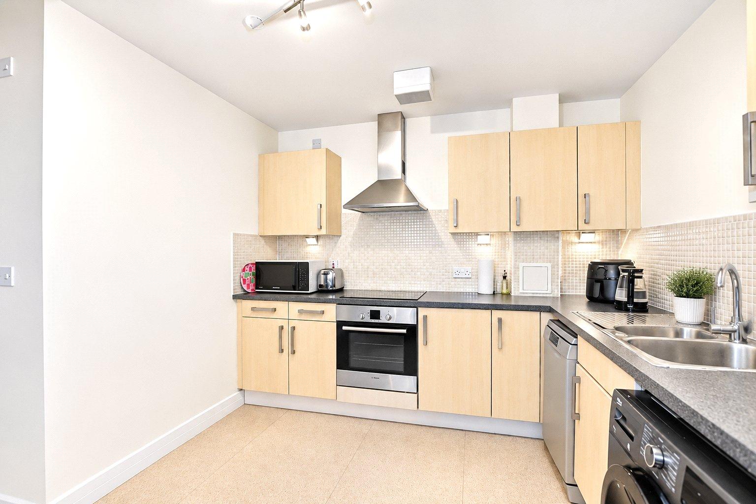 3 bedroom property for sale in London | Robinson Jackson
