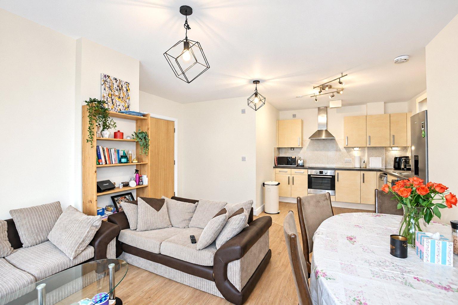 3 bedroom property for sale in London | Robinson Jackson