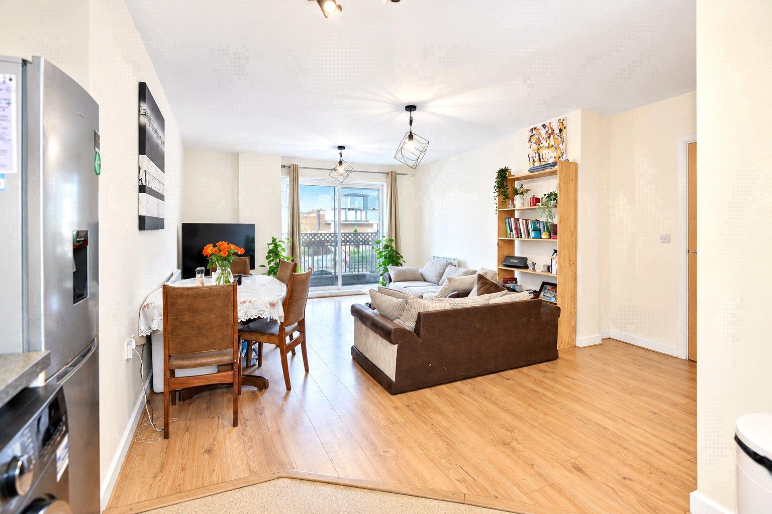 3 bedroom property for sale in London | Robinson Jackson