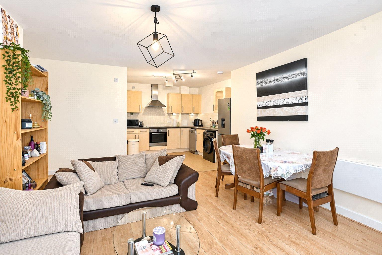 3 bedroom property for sale in London | Robinson Jackson