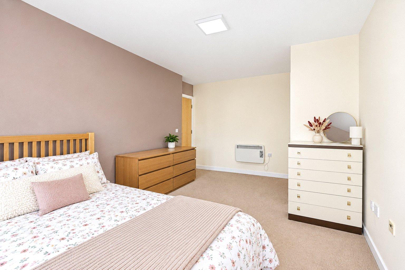 3 bedroom property for sale in London | Robinson Jackson