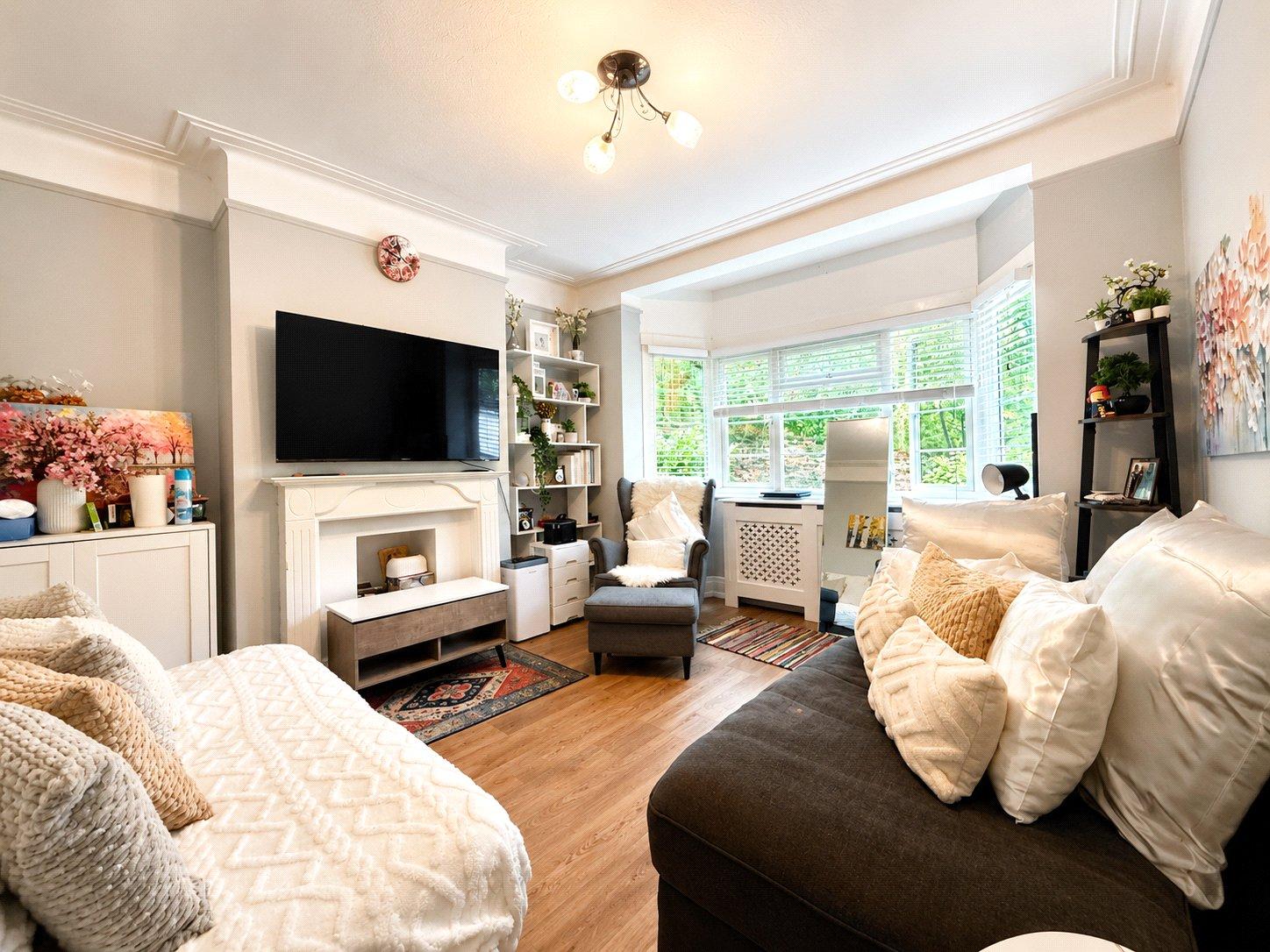 2 bedroom property for sale in London | Robinson Jackson