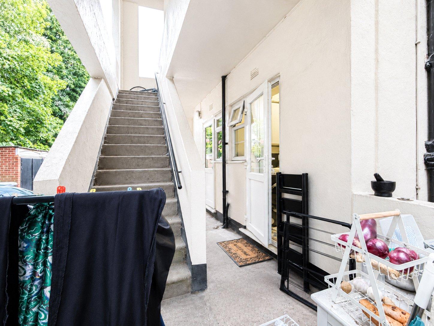 2 bedroom property for sale in London | Robinson Jackson