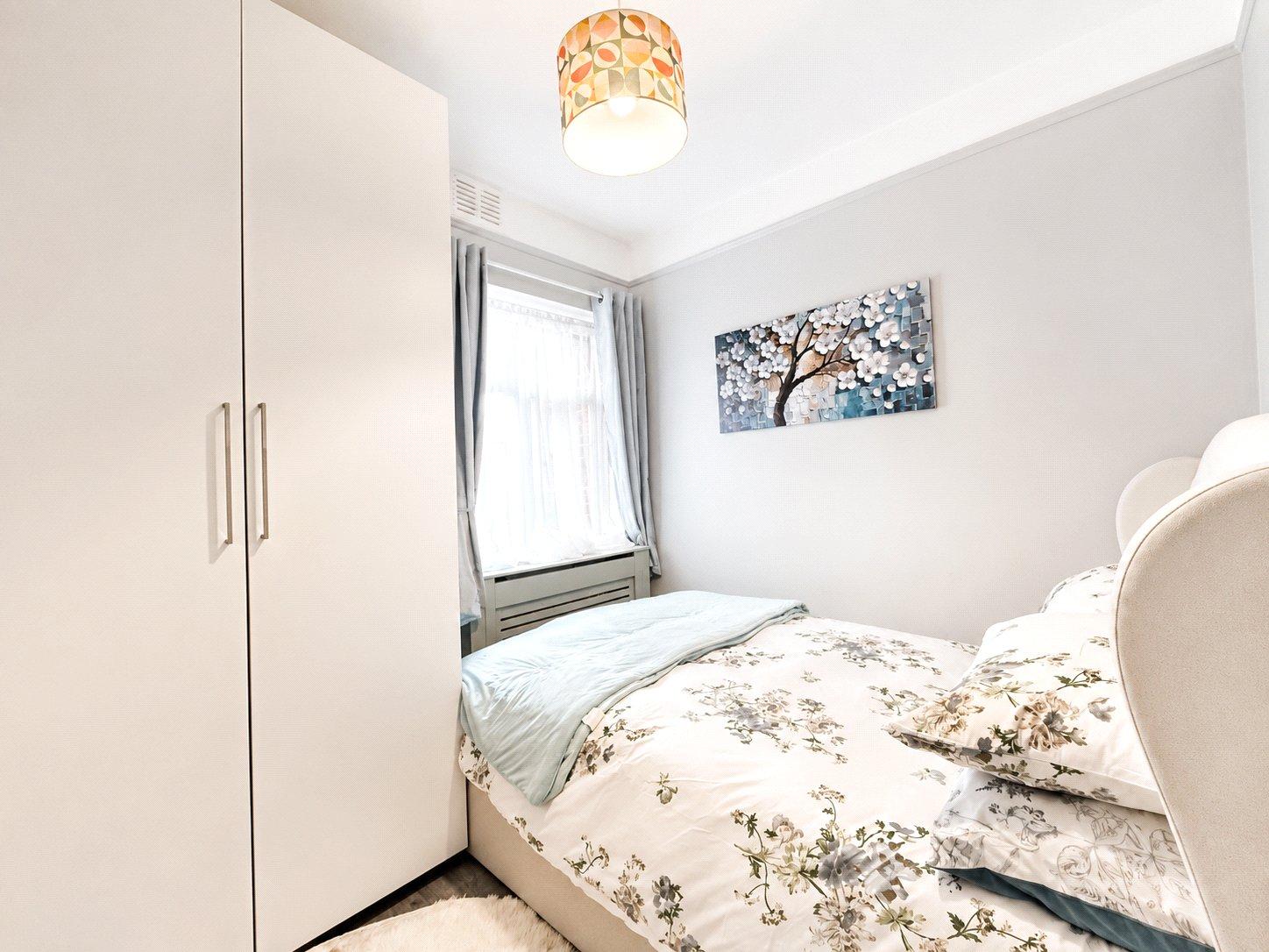 2 bedroom property for sale in London | Robinson Jackson