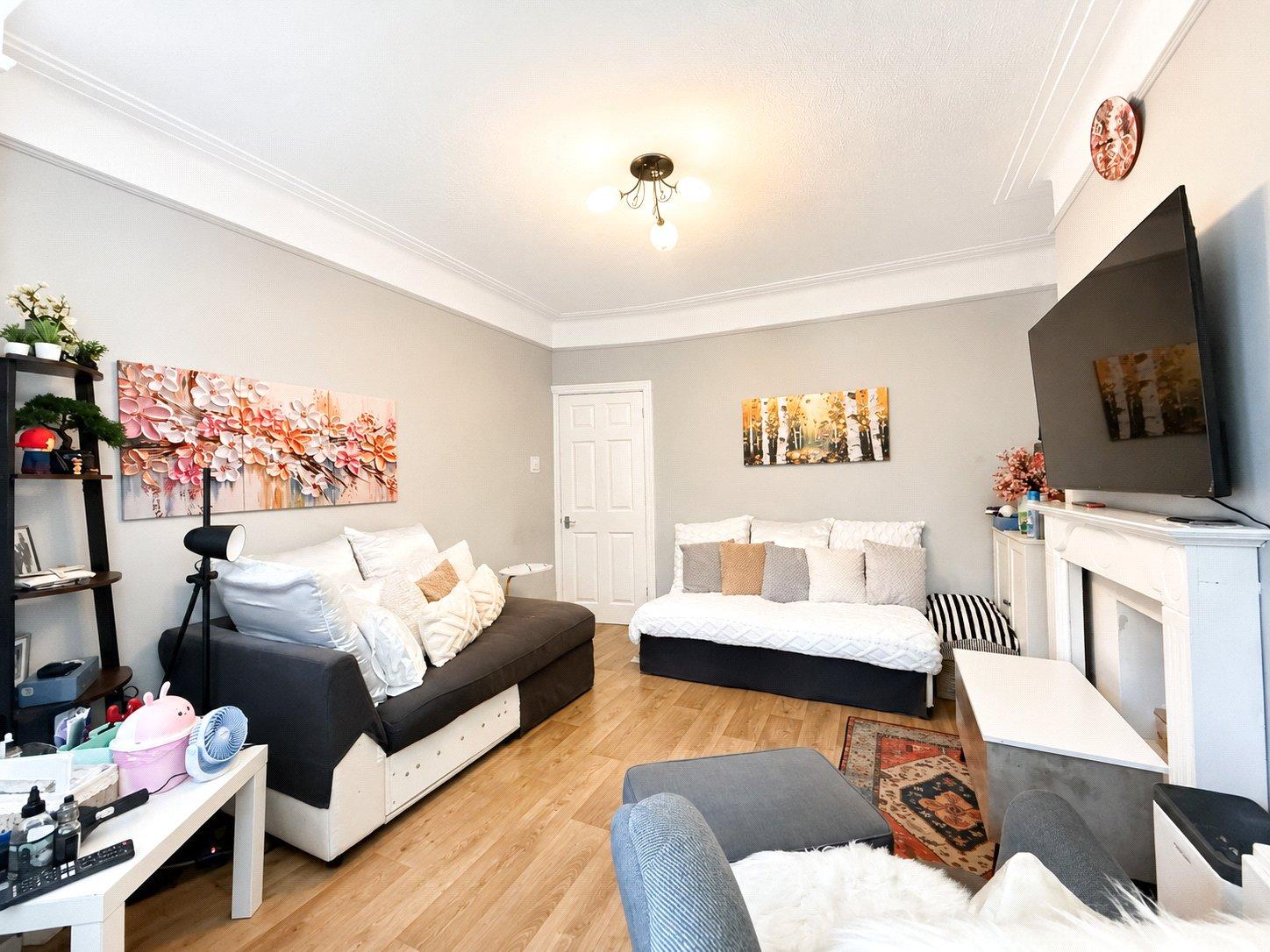 2 bedroom property for sale in London | Robinson Jackson