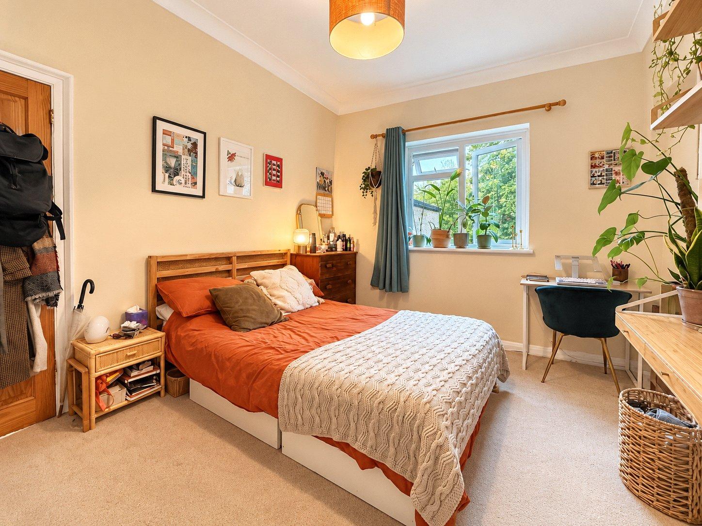 2 bedroom property for sale in London | Robinson Jackson