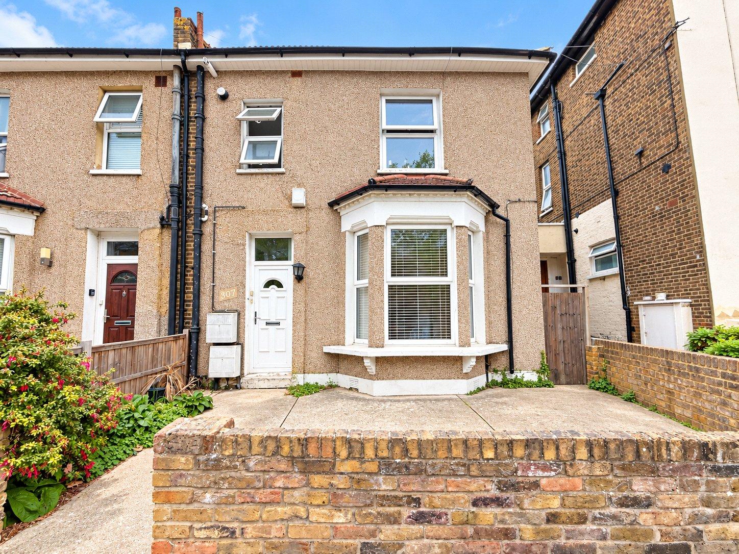 2 bedroom property for sale in London | Robinson Jackson