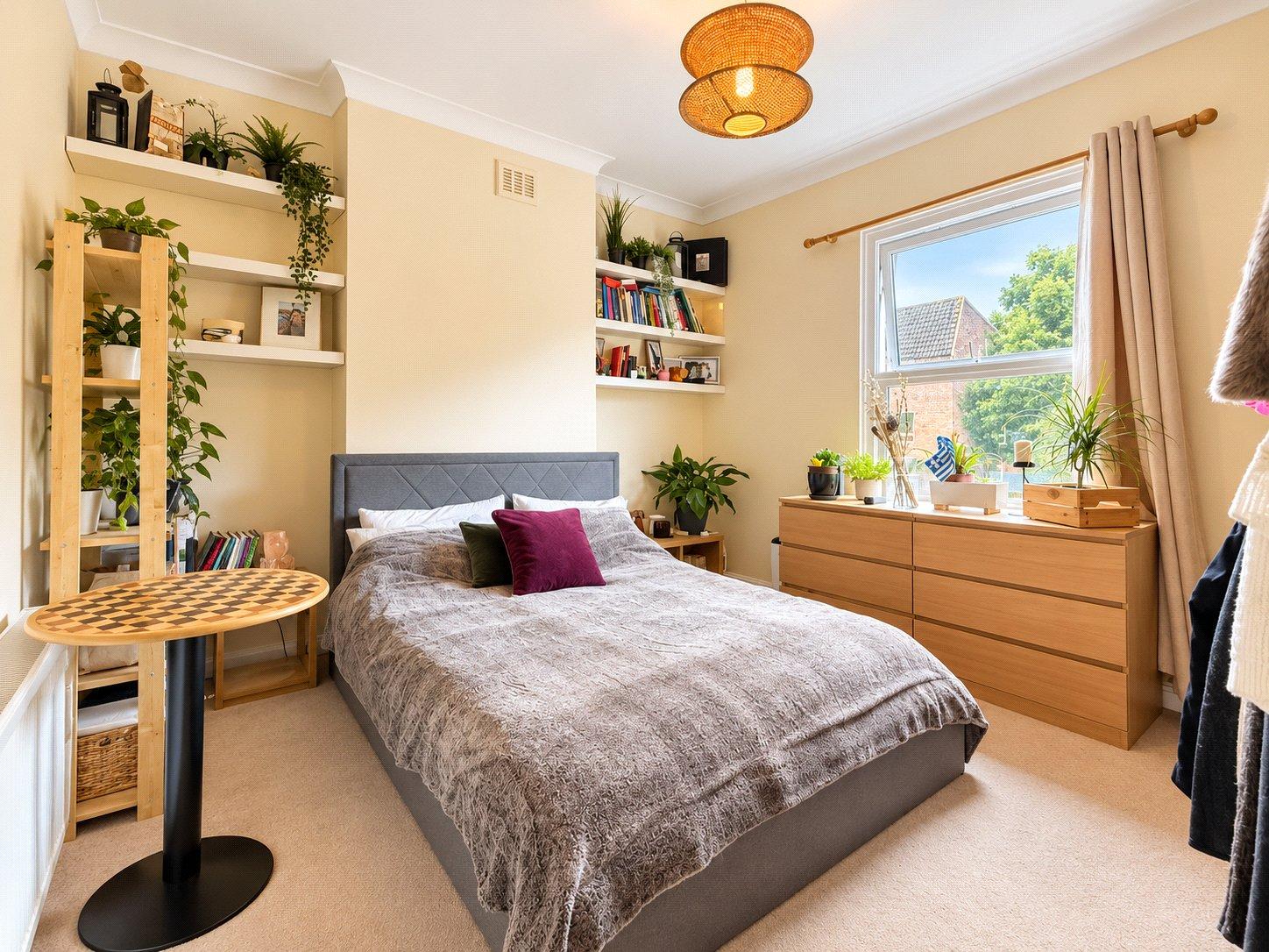 2 bedroom property for sale in London | Robinson Jackson