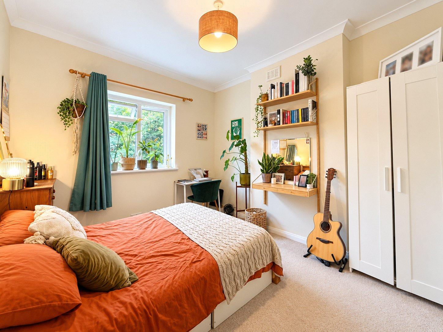 2 bedroom property for sale in London | Robinson Jackson