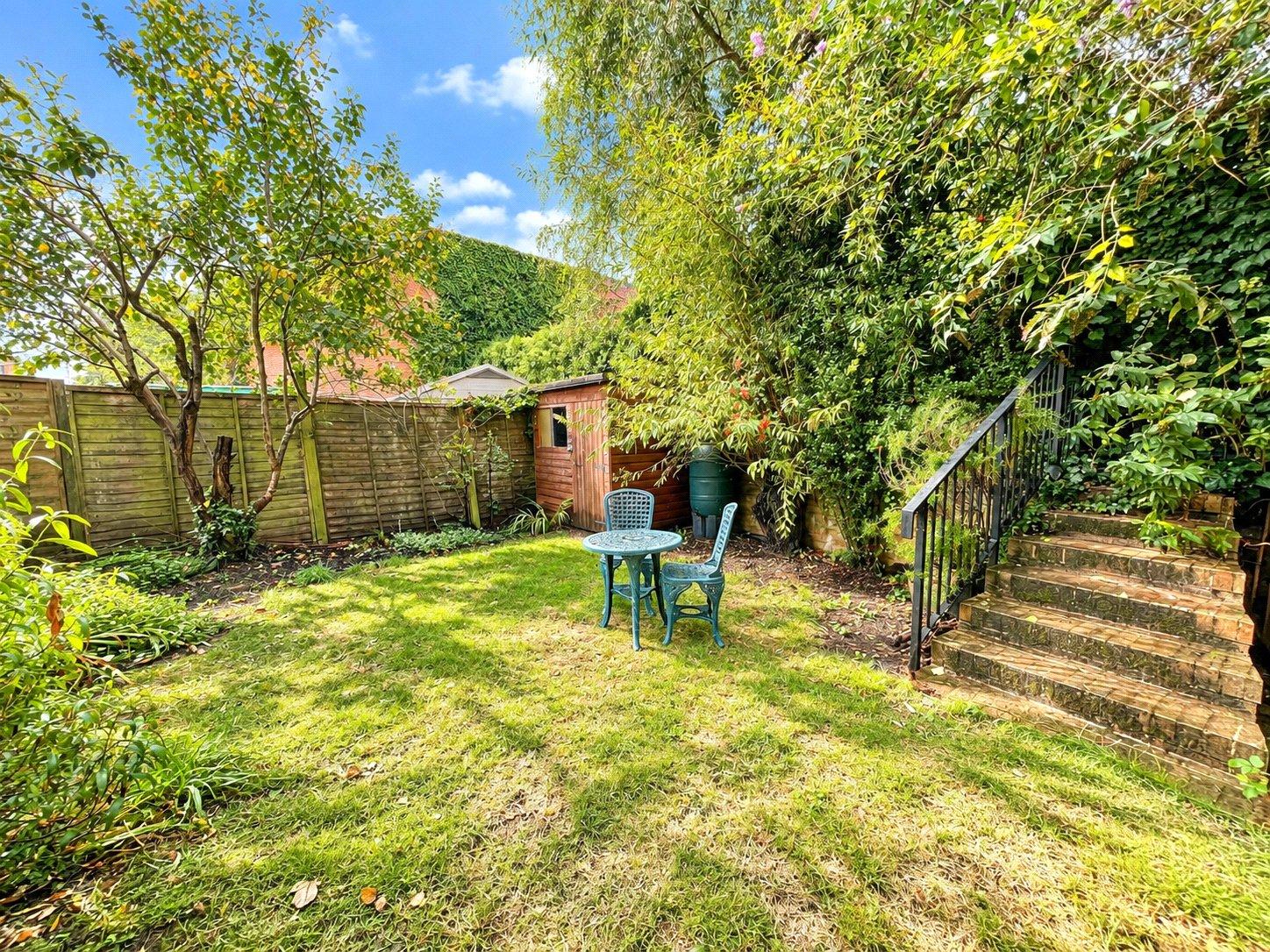 2 bedroom property for sale in London | Robinson Jackson