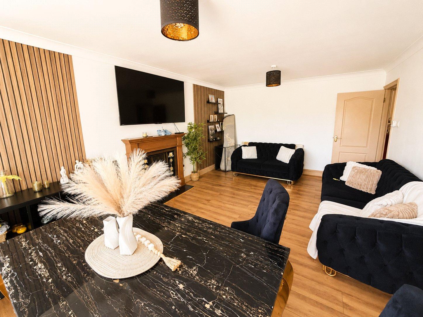 2 bedroom property for sale in London | Robinson Jackson