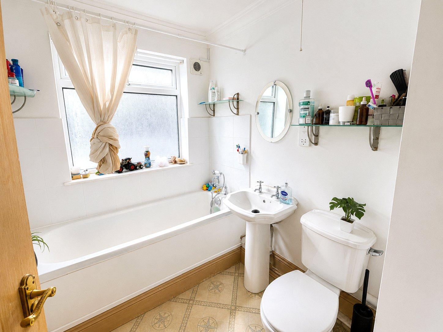 2 bedroom property for sale in London | Robinson Jackson