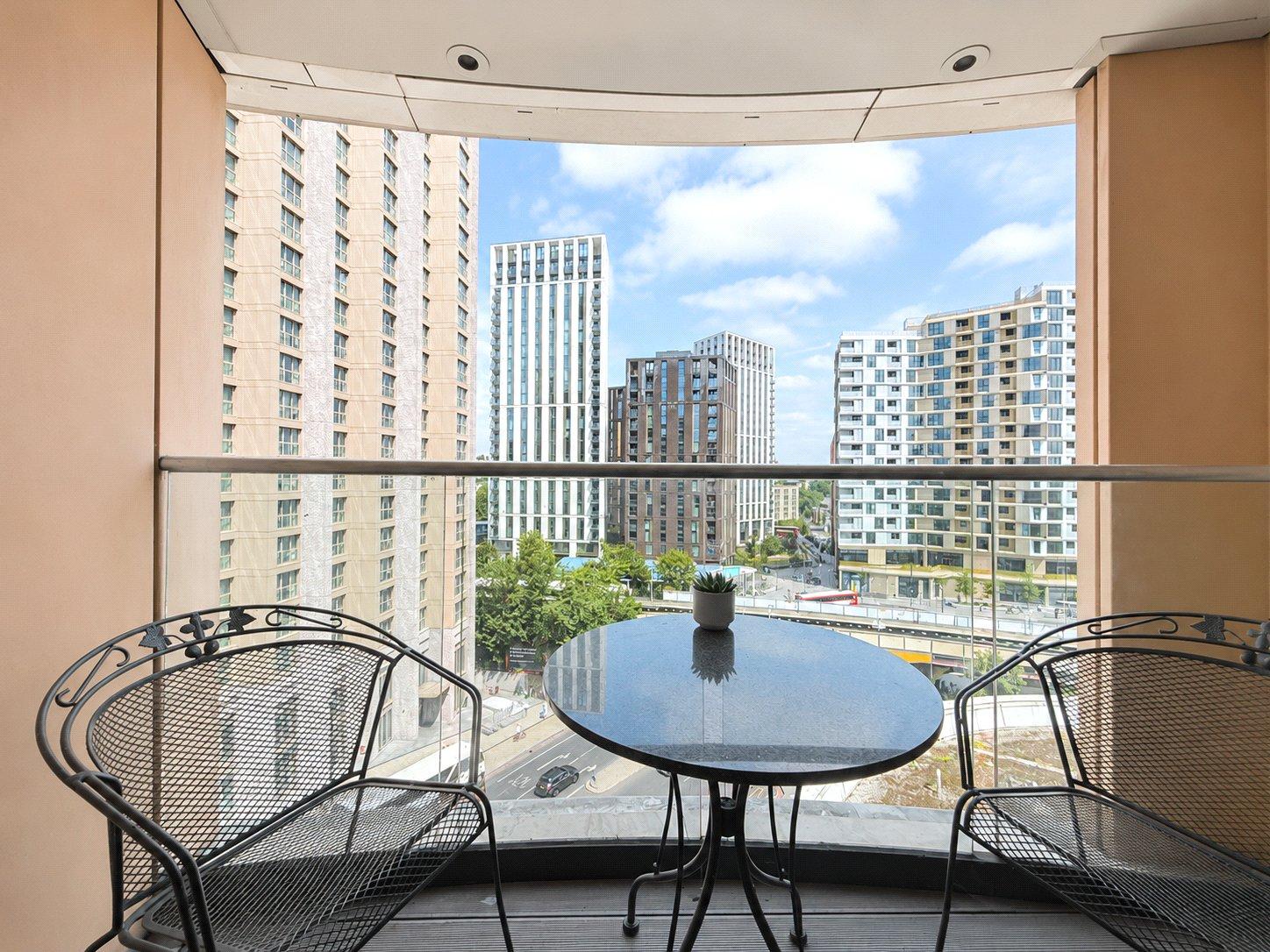2 bedroom property for sale in 2 Cornmill Lane | Robinson Jackson