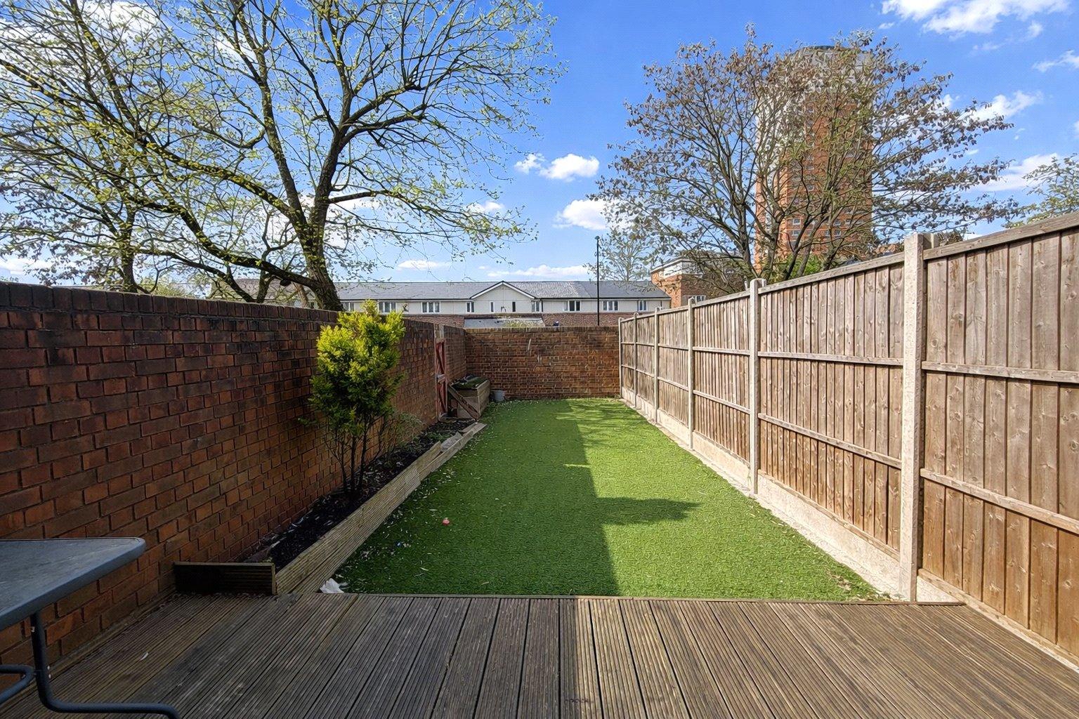 3 bedroom property for sale in London | Robinson Jackson
