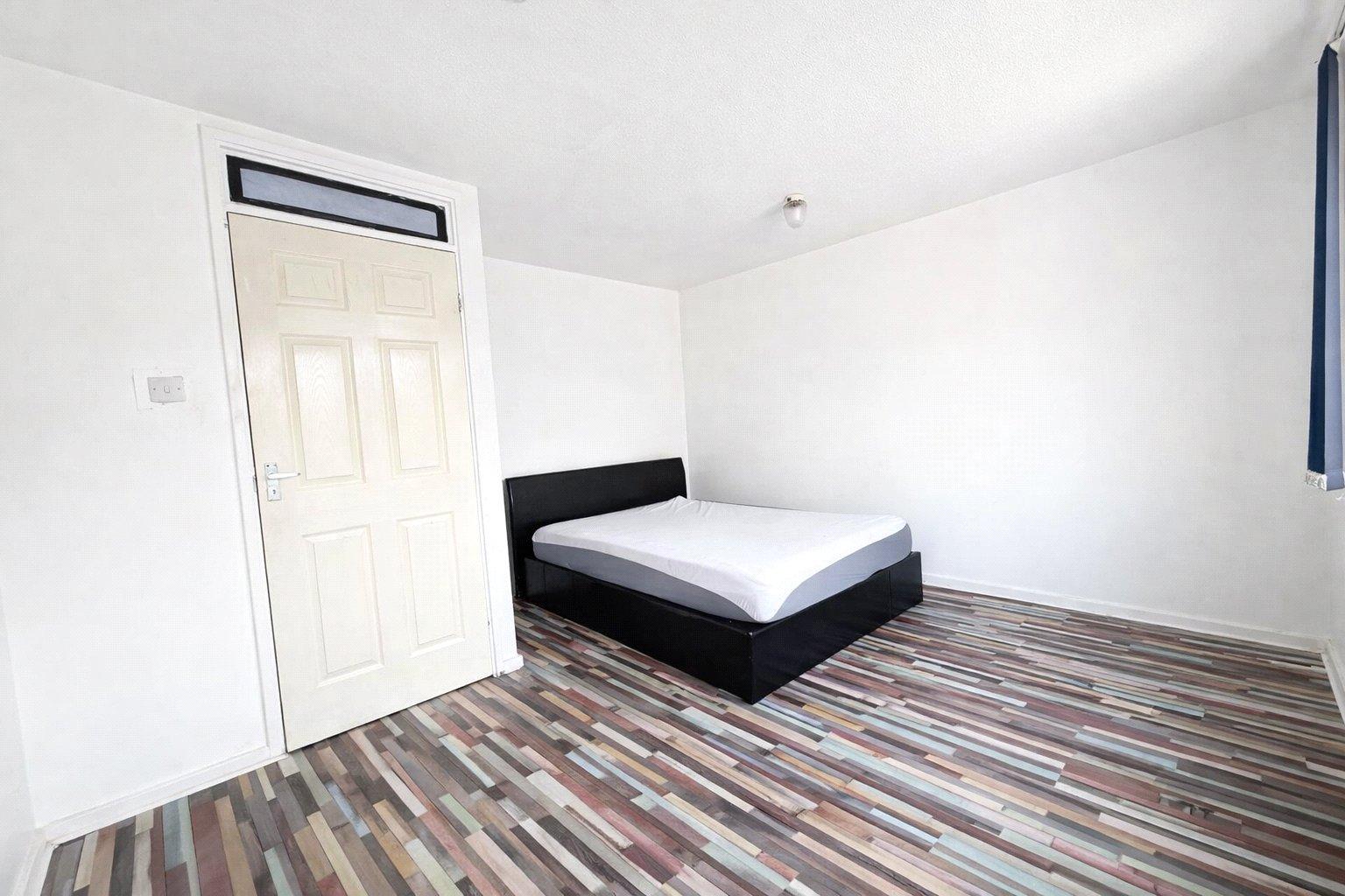 3 bedroom property for sale in London | Robinson Jackson