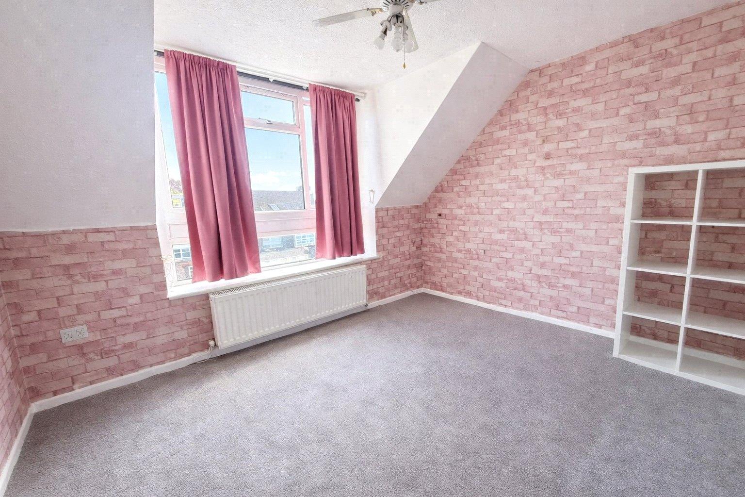 3 bedroom property for sale in London | Robinson Jackson
