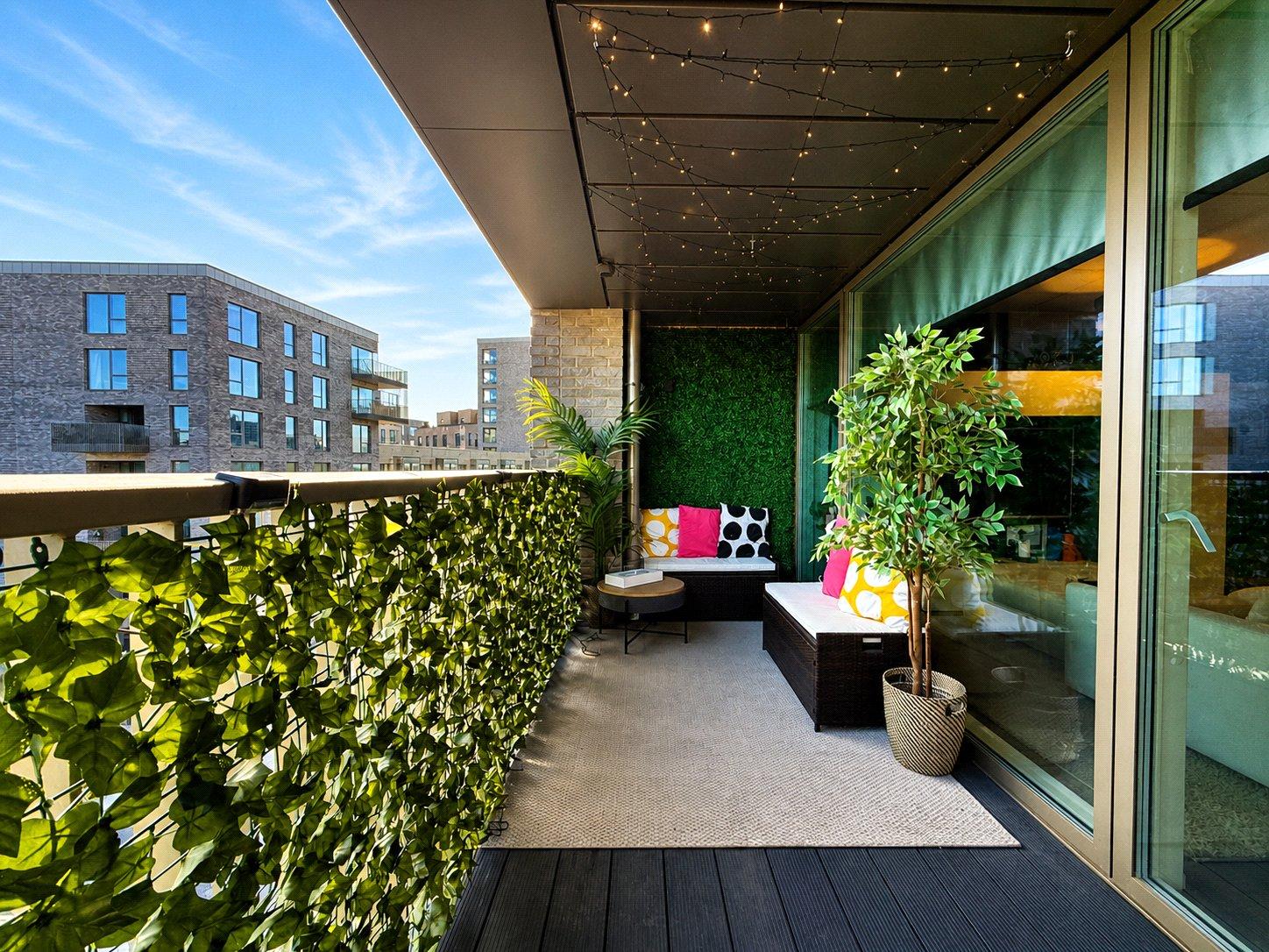 2 bedroom property for sale in London | Robinson Jackson