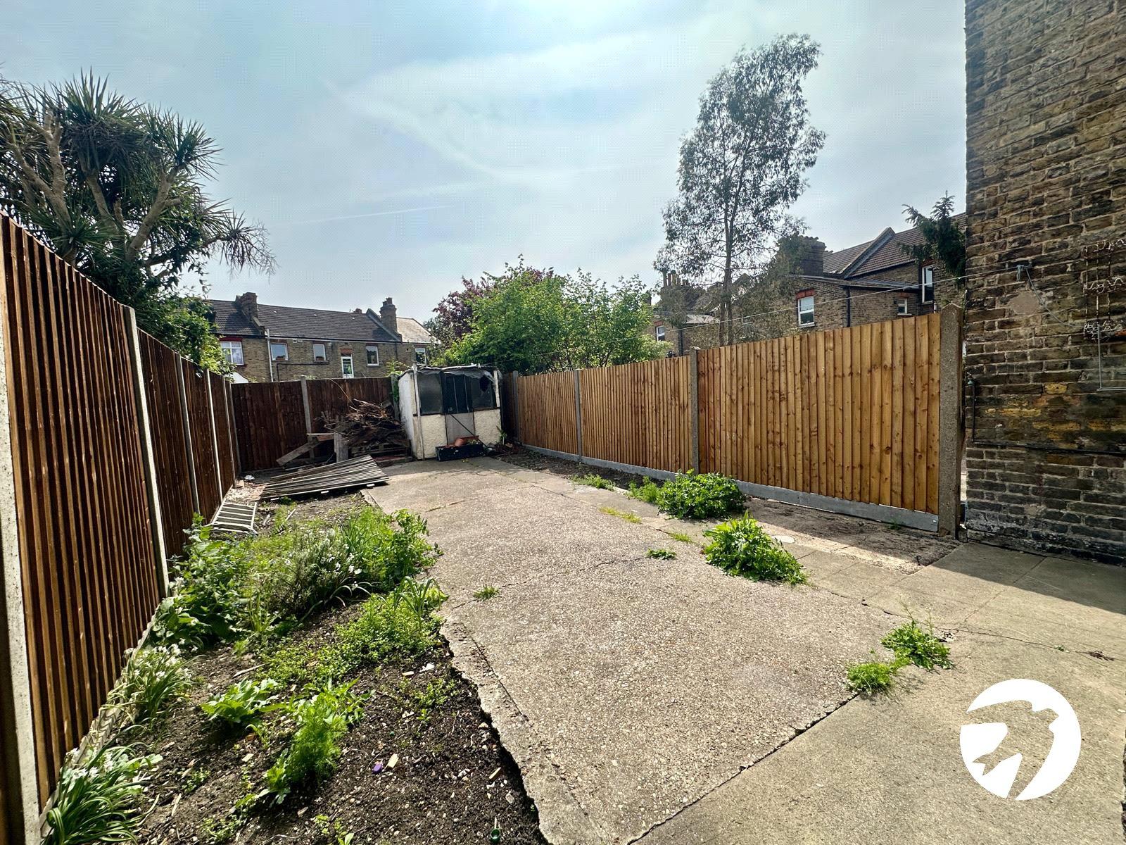 3 bedroom house for sale in London | Robinson Jackson