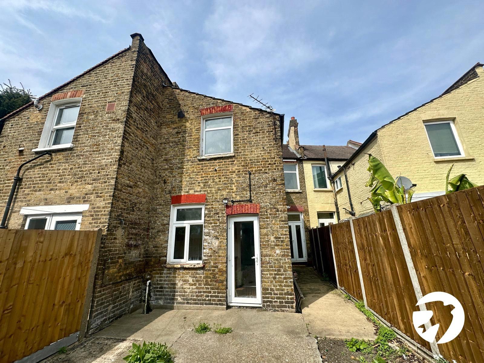 3 bedroom house for sale in London | Robinson Jackson