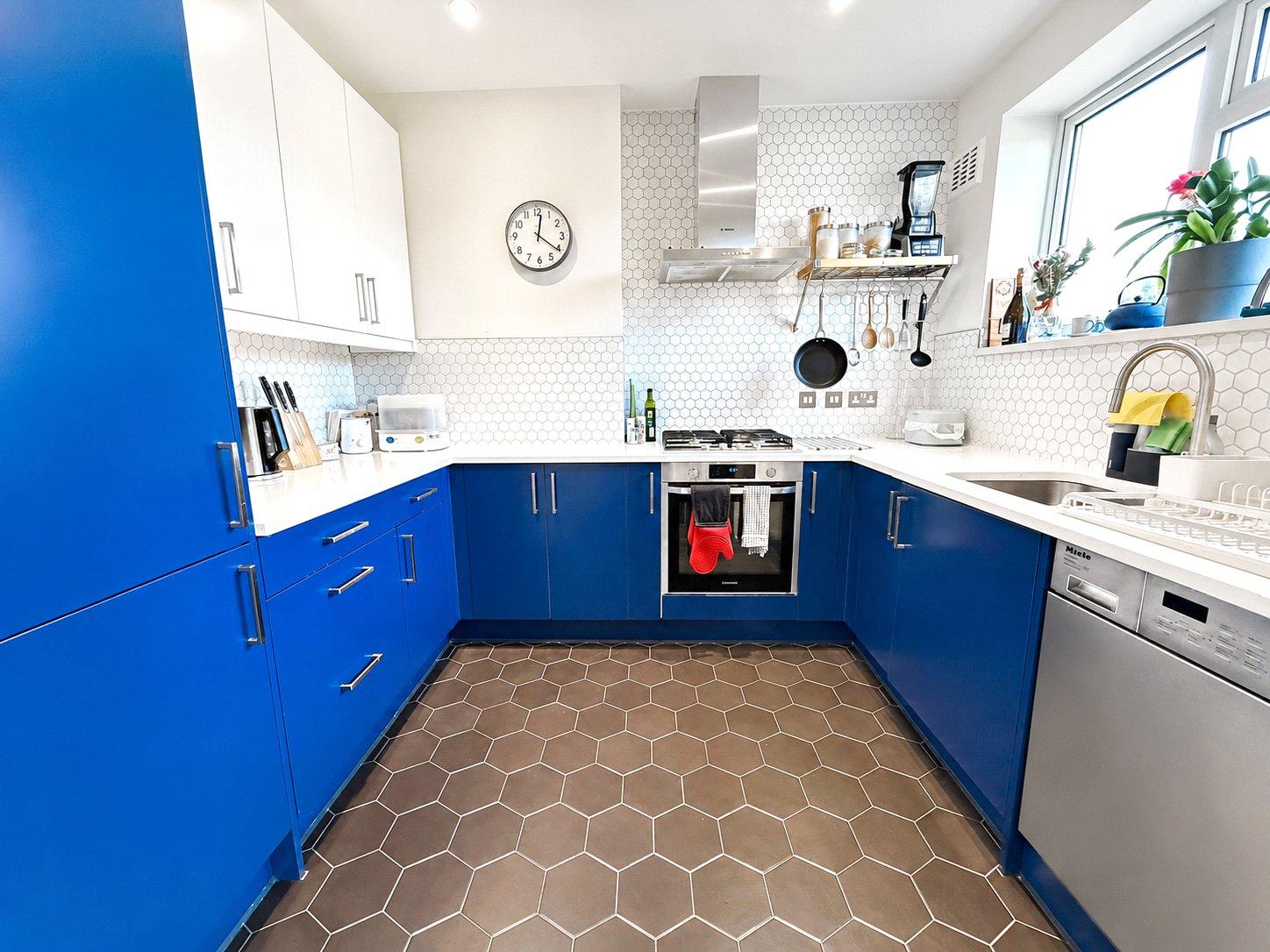 2 bedroom property for sale in London | Robinson Jackson