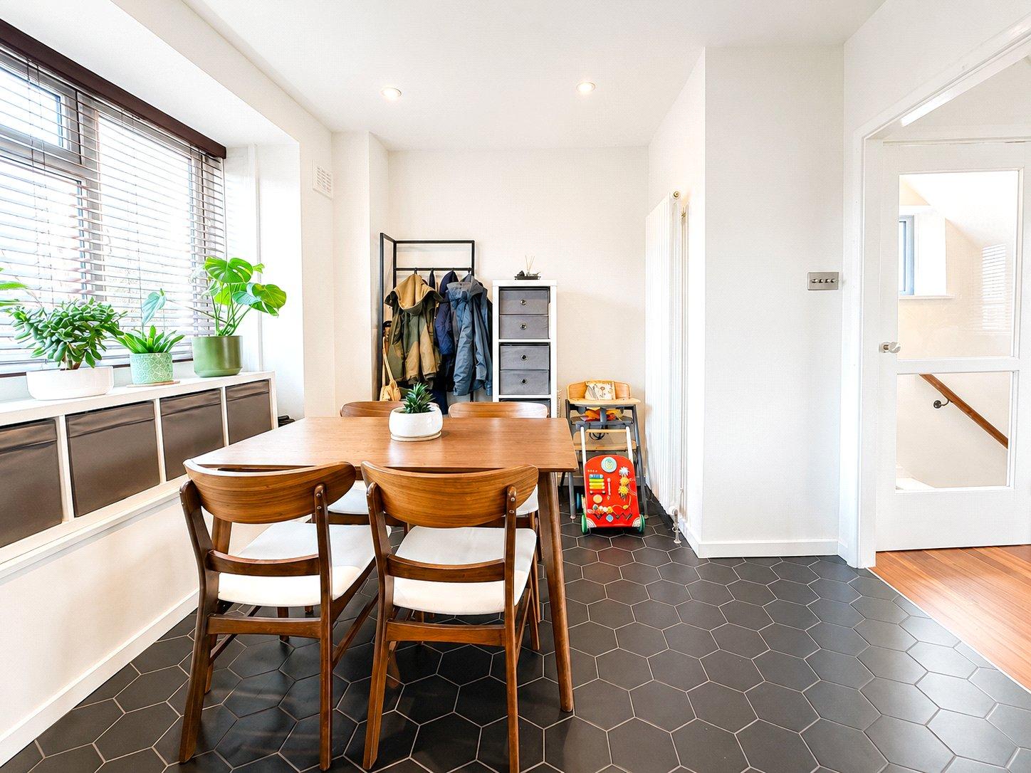 2 bedroom property for sale in London | Robinson Jackson