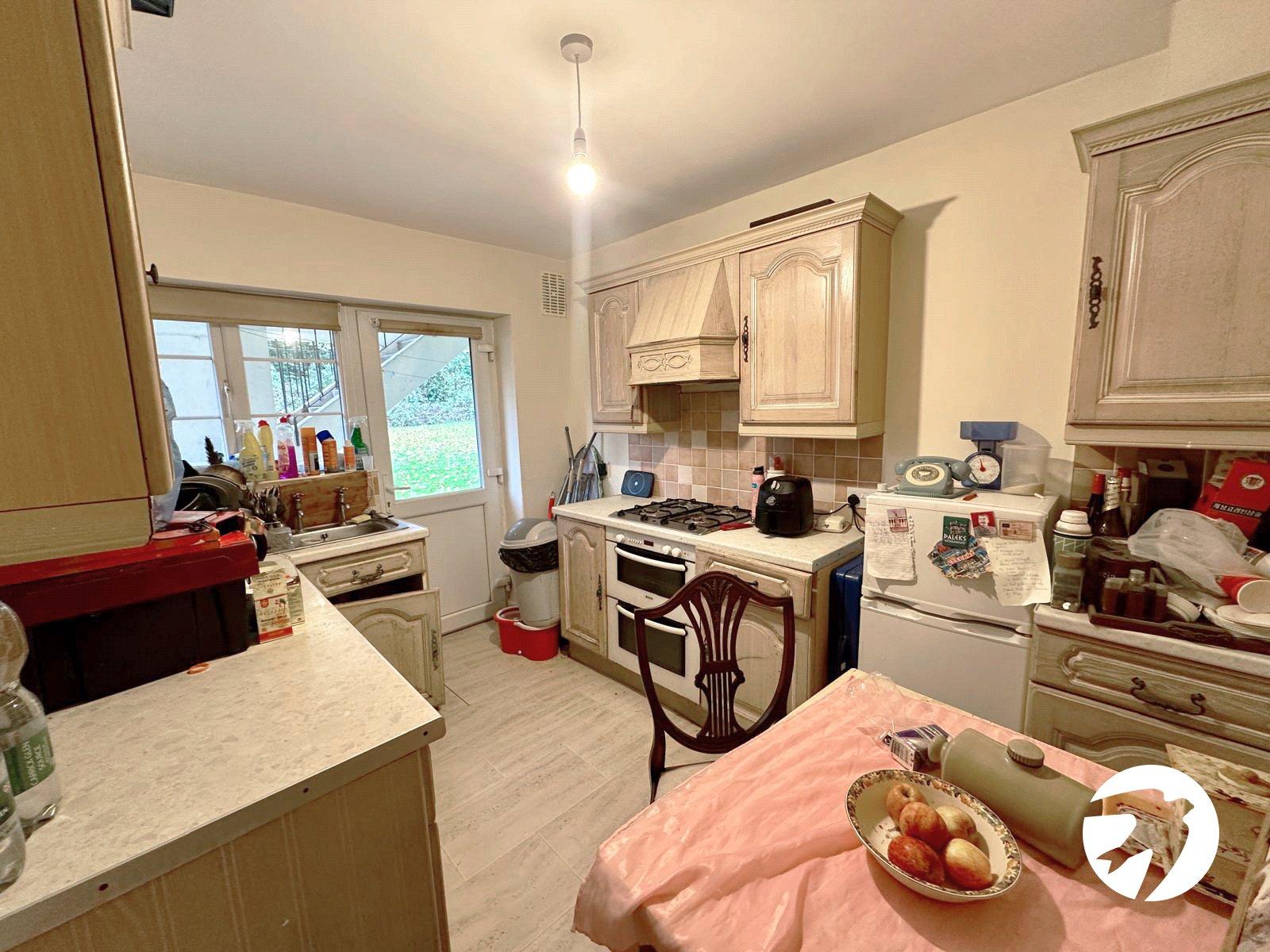 2 bedroom property for sale in London | Robinson Jackson