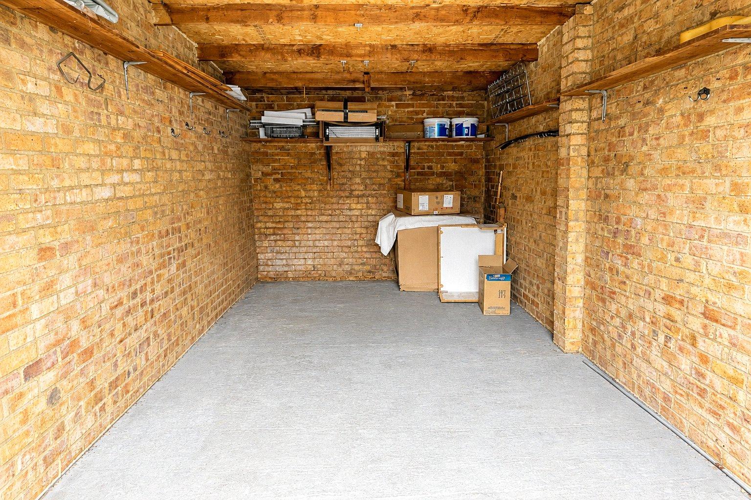 2 bedroom property for sale in London | Robinson Jackson