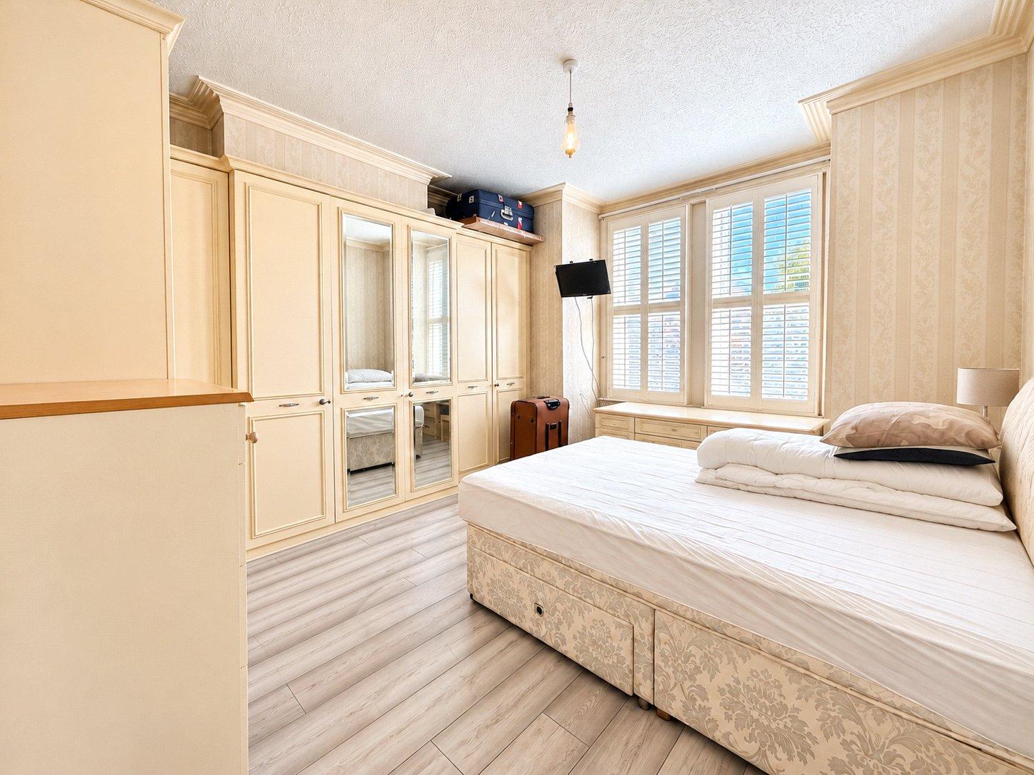 4 bedroom house for sale in London | Robinson Jackson