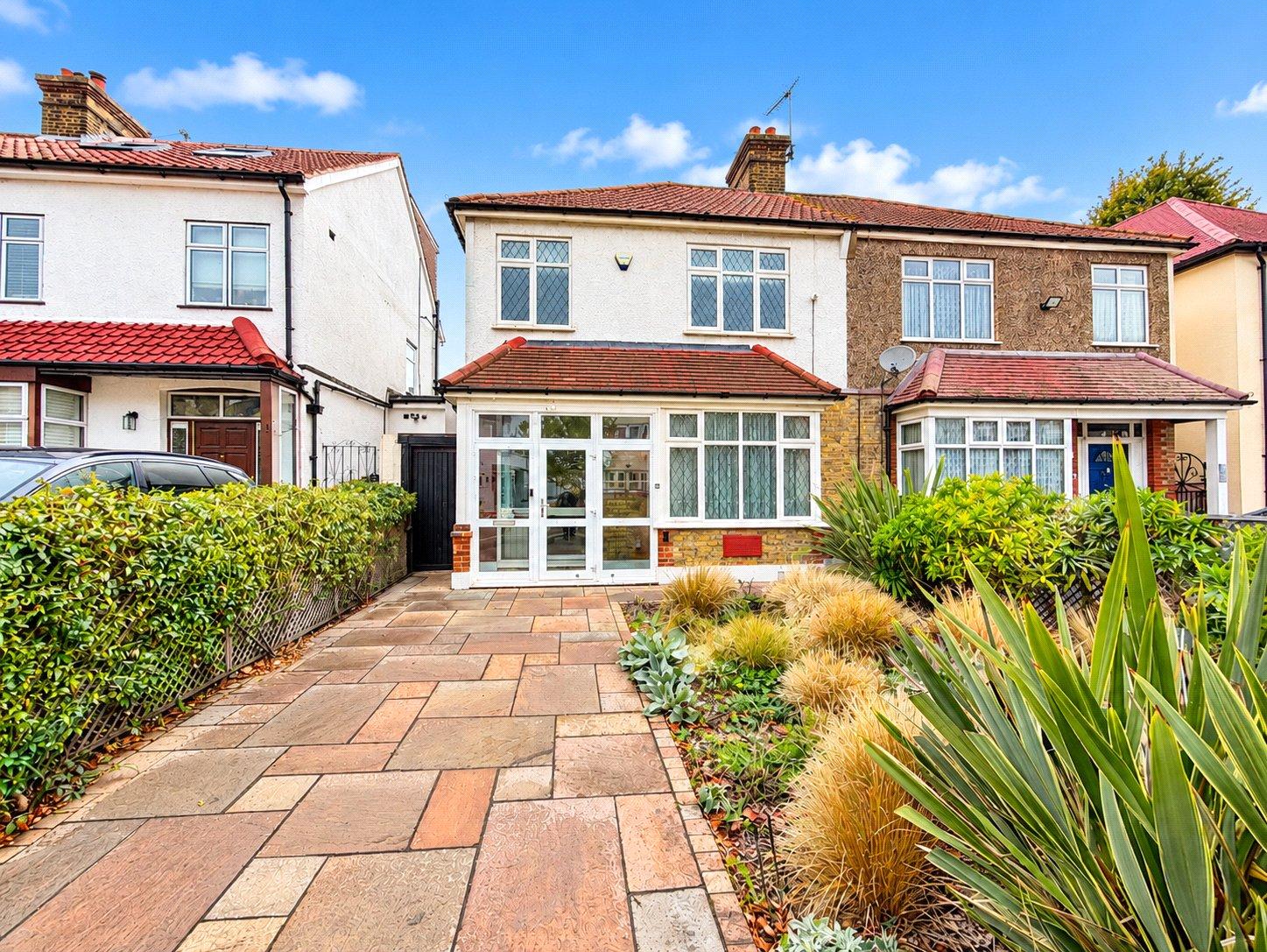 3 bedroom house for sale in London | Robinson Jackson