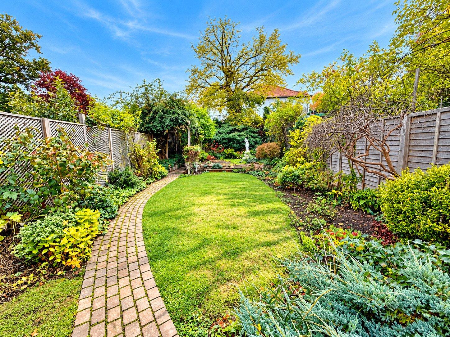 3 bedroom house for sale in London | Robinson Jackson