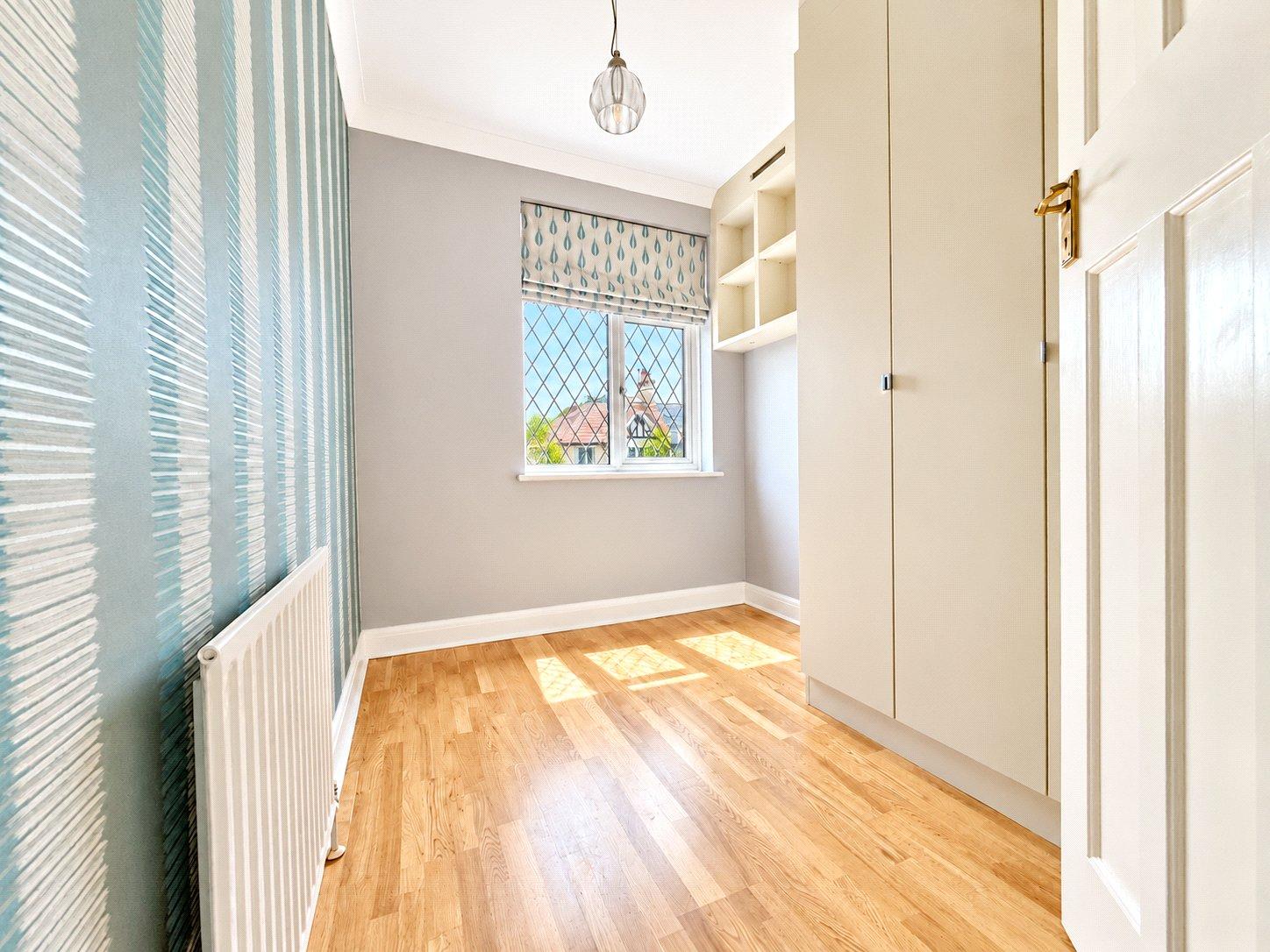3 bedroom house for sale in London | Robinson Jackson