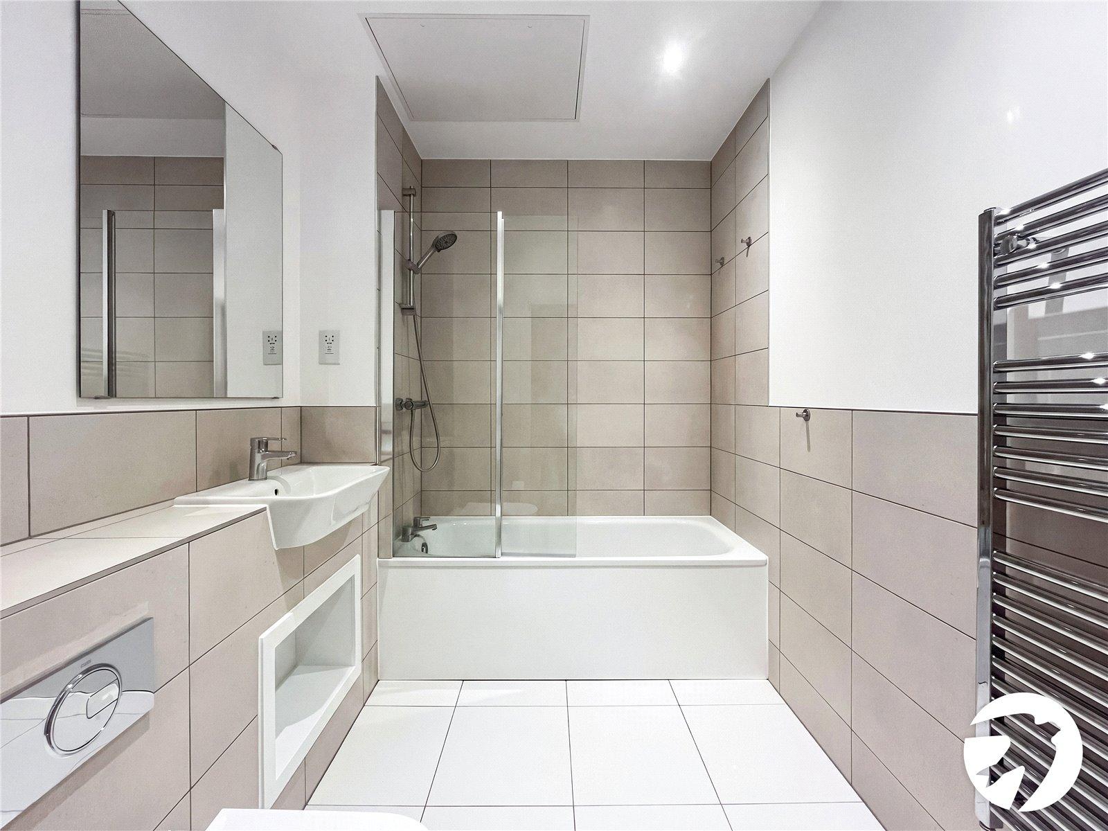 2 bedroom property for sale in Leybourne | Robinson Michael & Jackson