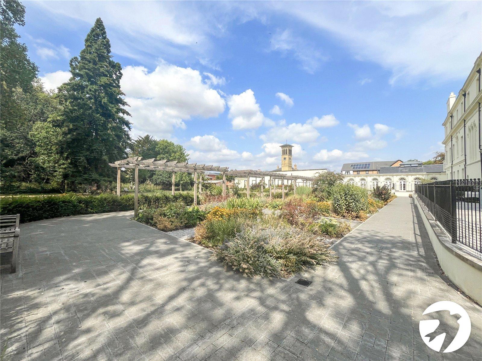 2 bedroom property for sale in Leybourne | Robinson Michael & Jackson