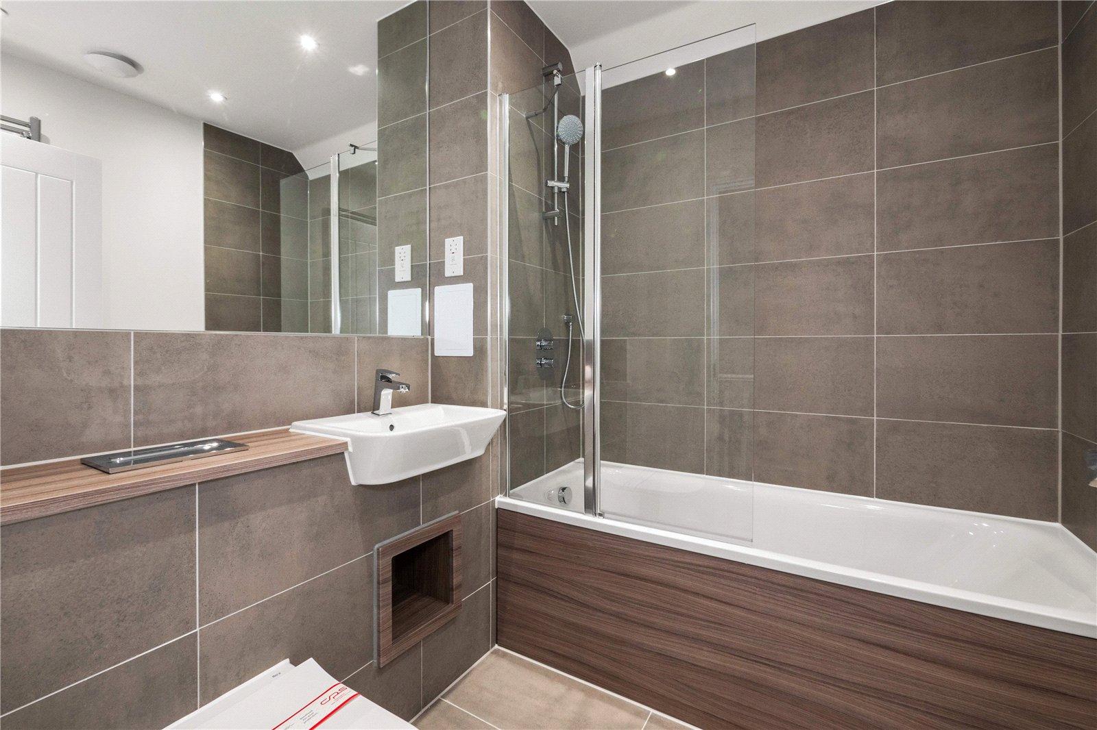 4 bedroom house to rent in Langley | Robinson Michael & Jackson