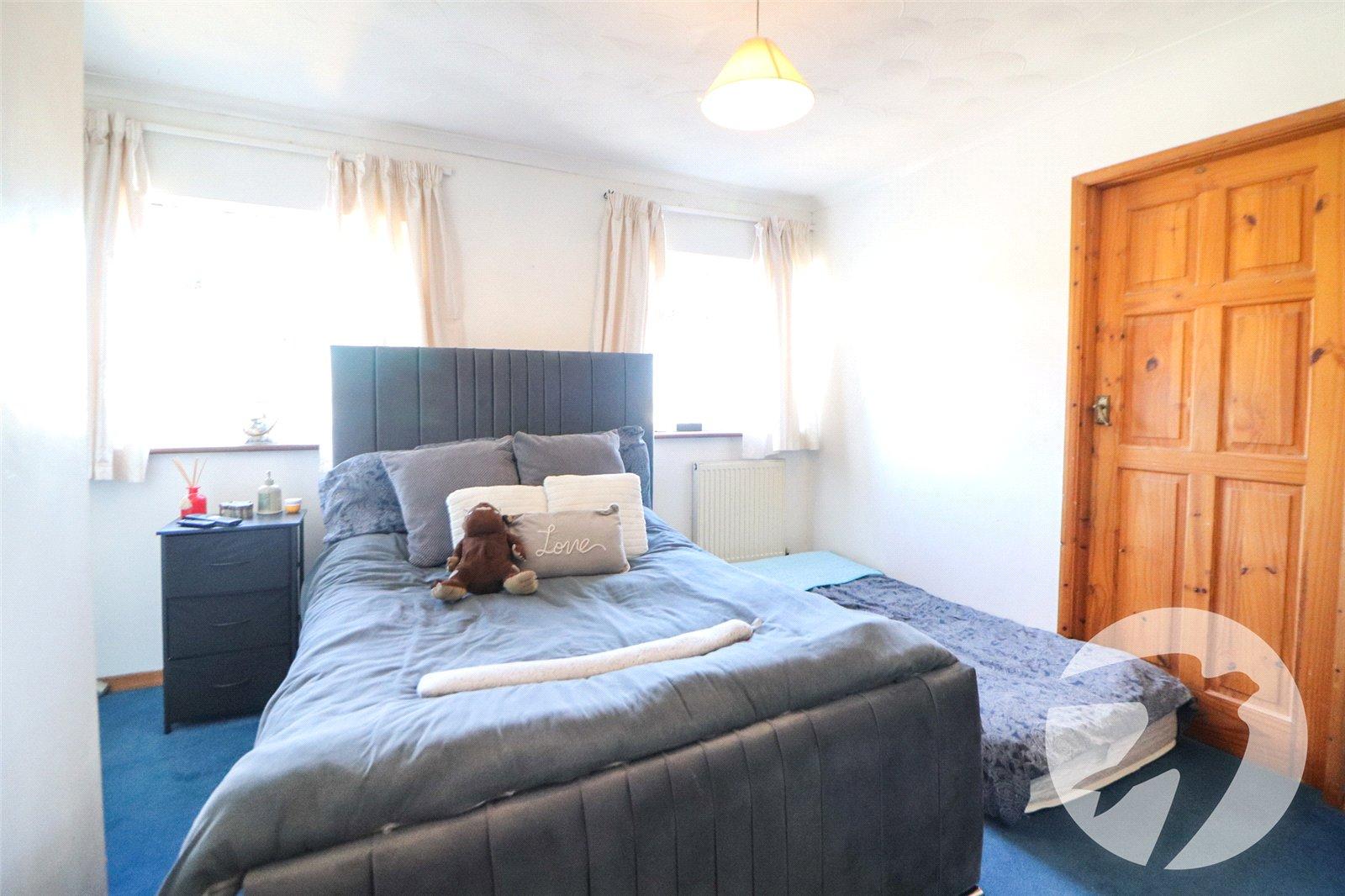 3 bedroom house for sale in Erith | Robinson Jackson